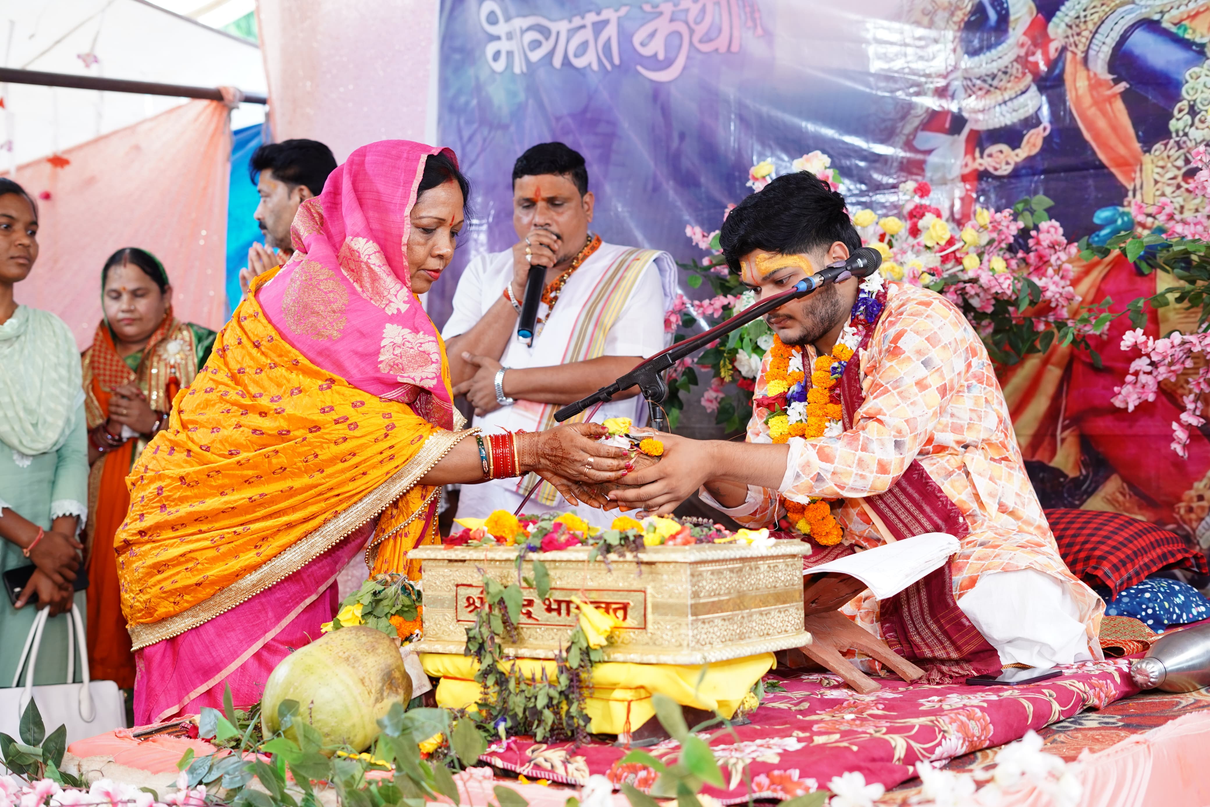 नवरात्रि पर्व में श्रीमद् भागवत कथा का आयोजन, समापन समारोह में मुख्यमंत्री की धर्मपत्नी श्रीमती कौशल्या साय हुईं शामिल, बड़ी संख्या में जुटे श्रद्धालु.......