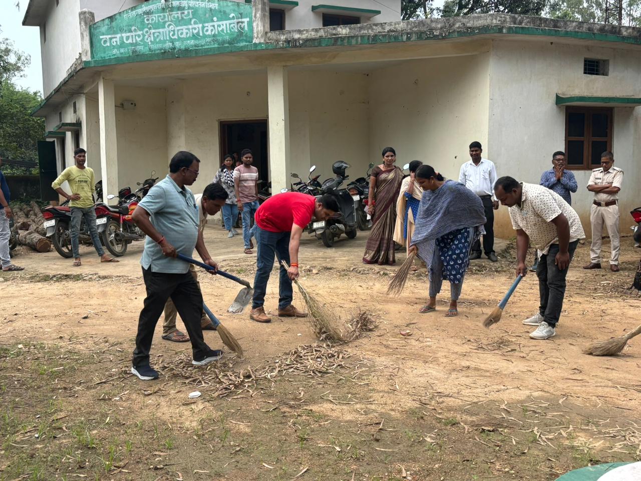 वन विभाग में मनाया गया स्वच्छता ही सेवा पखवाड़ा,वनमंडल अंतर्गत 34,000 पौधों का किया गया रोपण
