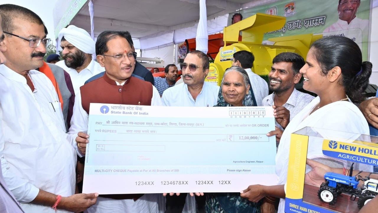 प्रधानमंत्री श्री नरेन्द्र मोदी ने किसानों के लिए 41 हजार करोड़ रूपए से अधिक की दो नई योजनाओं का किया शुभारंभ