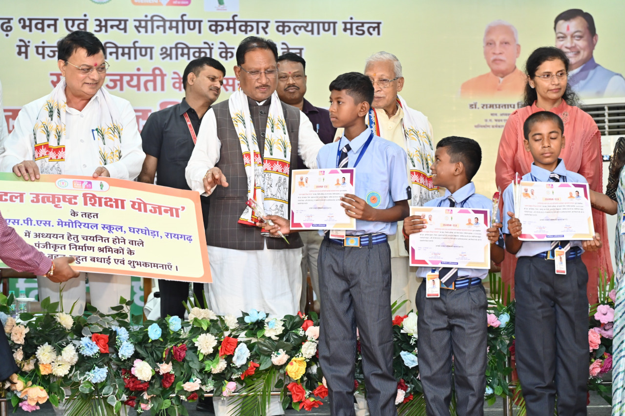 श्रम विभाग अंतर्गत 25 वर्षों की विभागीय उपलब्धियां,राज्य सरकार के प्रयासों से श्रमिकों के जीवन में आ रहा है बदलाव