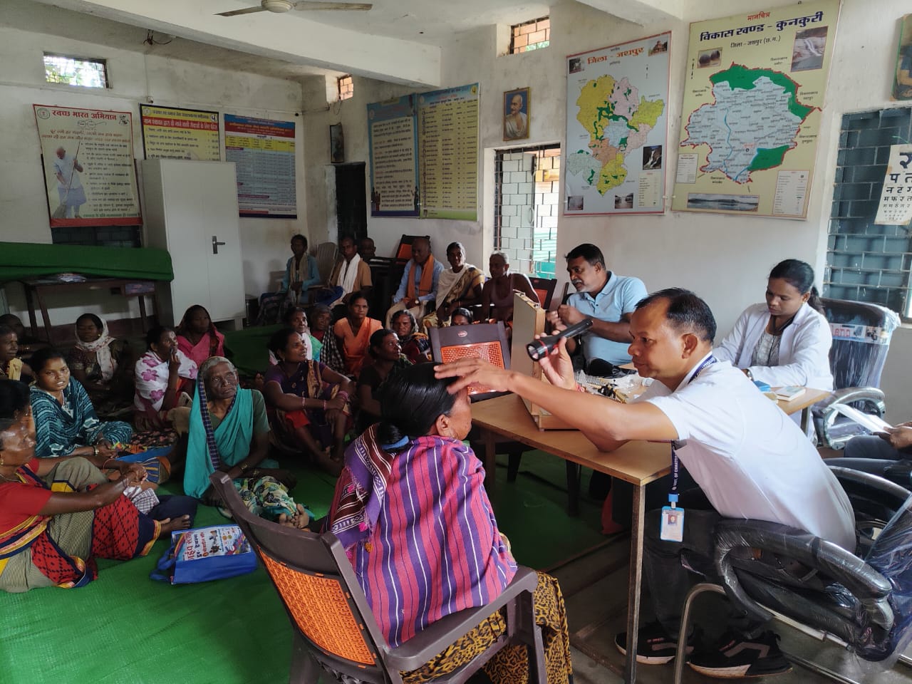 कुनकुरी विकासखण्ड में 28 अक्टूबर से 03 नवम्बर तक होगा नेत्र परीक्षण,अब तक 16499 लोगों के नेत्र परीक्षण में 58 से अधिक मोतियाबिंद के मिले मरीज