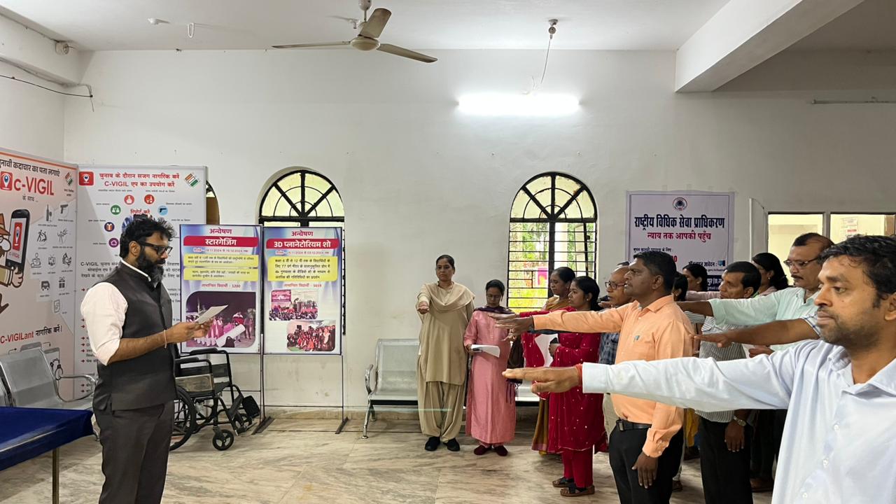 राष्ट्रीय एकता दिवस पर कलेक्टर श्री रोहित व्यास ने दिलाई एकता व अखंडता की शपथ