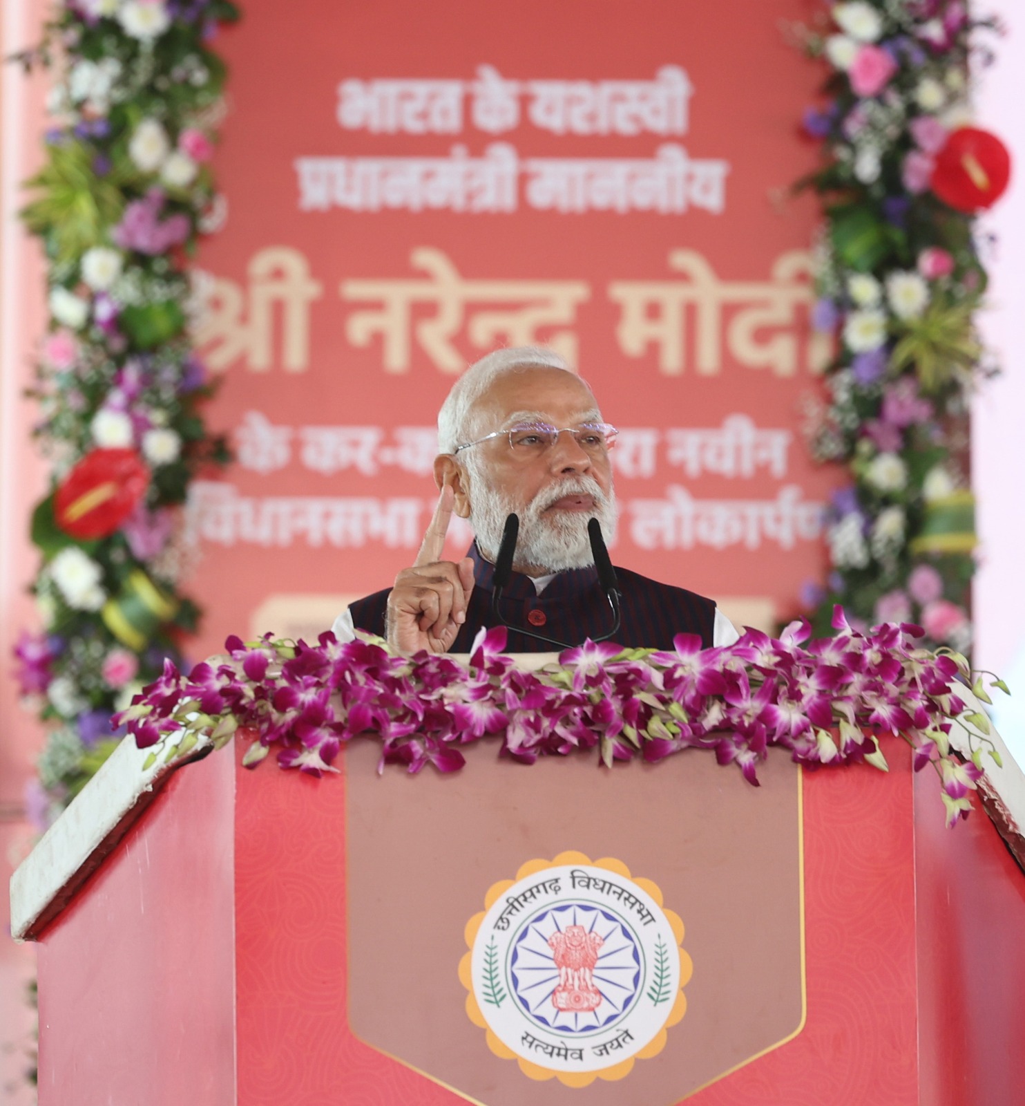 नवा रायपुर में छत्तीसगढ़ विधानसभा के नए भवन के उद्घाटन के अवसर पर प्रधानमंत्री श्री नरेन्द्र मोदी ने कहा छत्तीसगढ़ की विकास यात्रा के लिए, आज का दिन एक स्वर्णिम शुरुआत