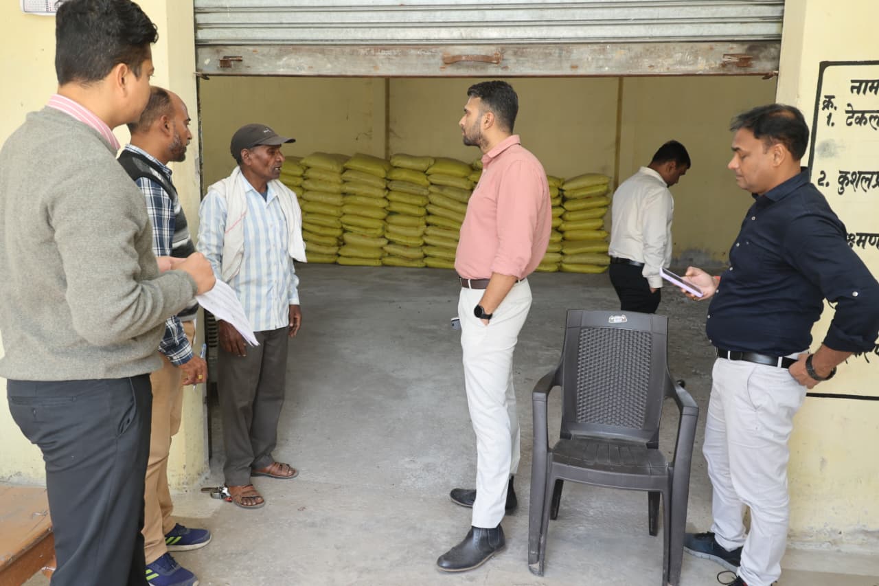 रायगढ : धान खरीदी का महापर्व 15 नवंबर से शुरू, तैयारियां पूरी -कलेक्टर एवं पुलिस अधीक्षक ने किया केंद्रों का निरीक्षण