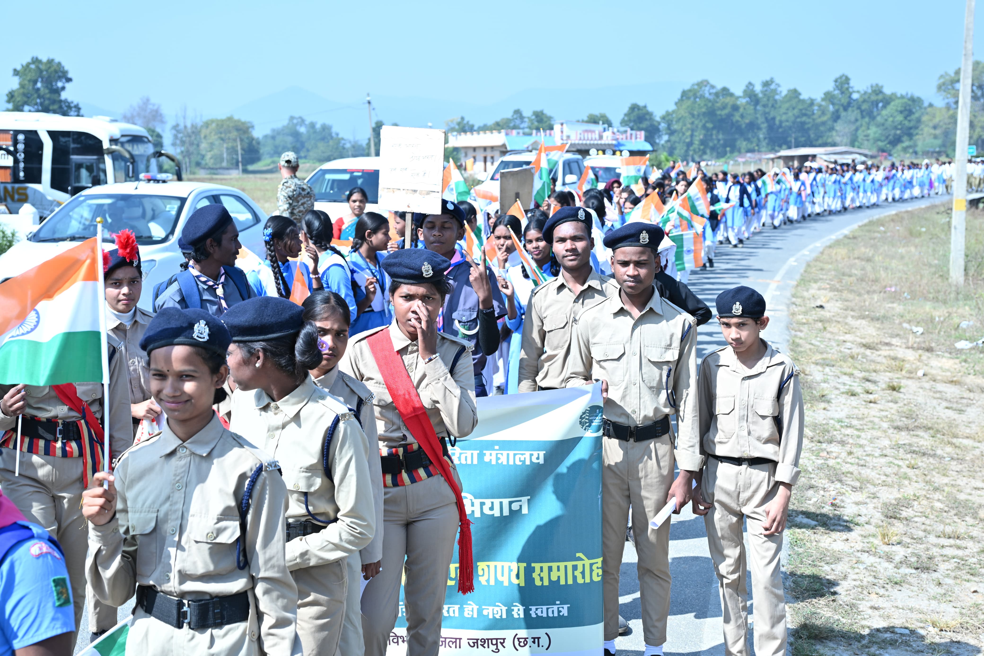 लौहपुरुष सरदार वल्लभभाई पटेल की 150वीं जयंती पर&nbsp;विधायक, सांसद, कलेक्टर - एसएसपी सहित हजारों नागरिकों ने बंदरचुआँ से 10 किलोमीटर की दूरी तय करते हुए दोकड़ा तक की पदयात्रा