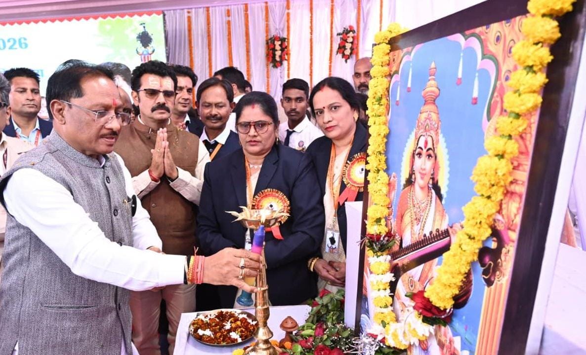 शासकीय जगतु माहरा बस्तर हाईस्कूल के शताब्दी वर्ष समारोह कार्यक्रम में मुख्यमंत्री हुए शामिल,शिक्षा के बिना जीवन अधूरा &mdash; सीएम श्री साय