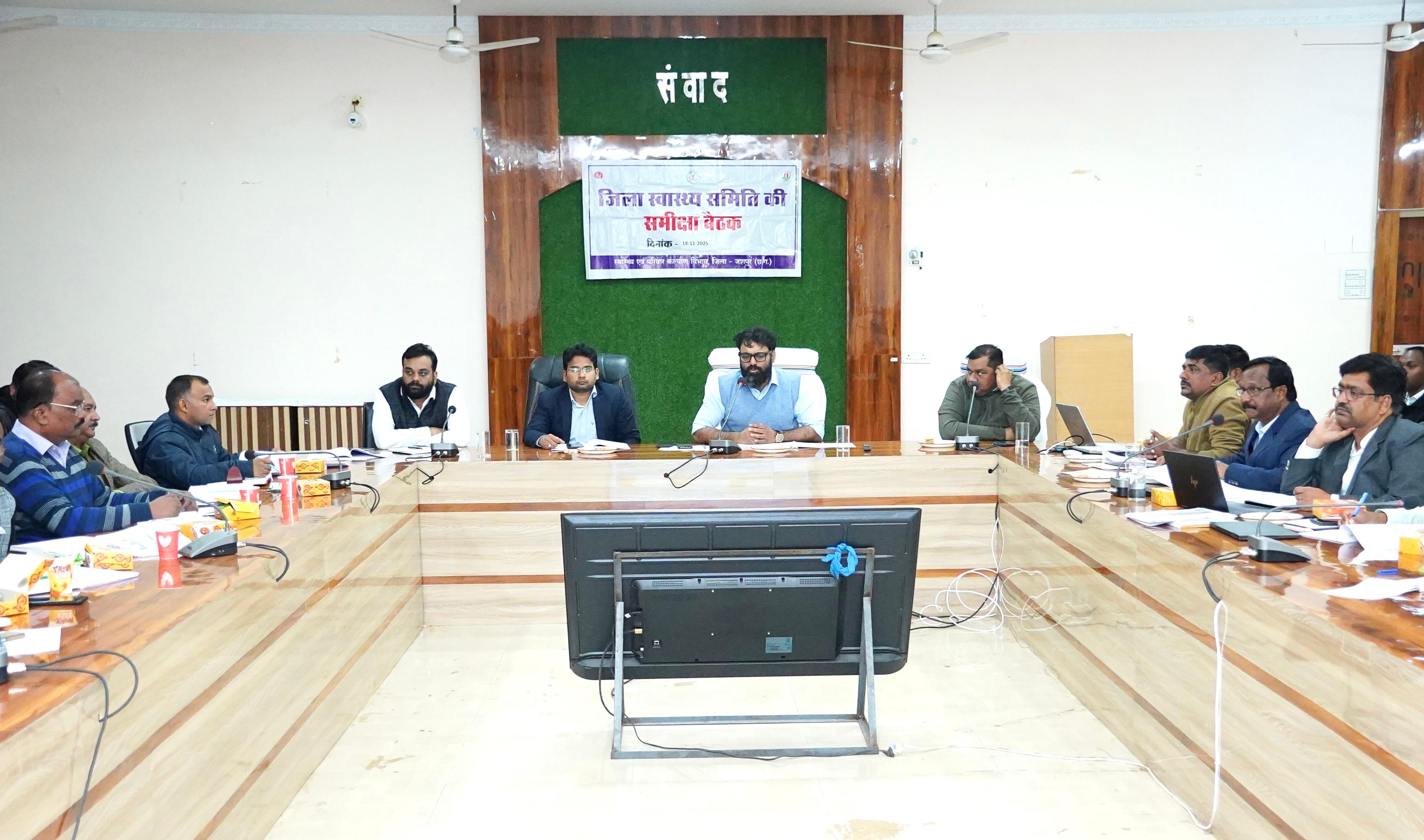 जिले में कुपोषण मुक्ति के लिए स्वास्थ्य एवं महिला बाल विकास विभाग सक्रियता से करें कार्य - कलेक्टर श्री व्यास