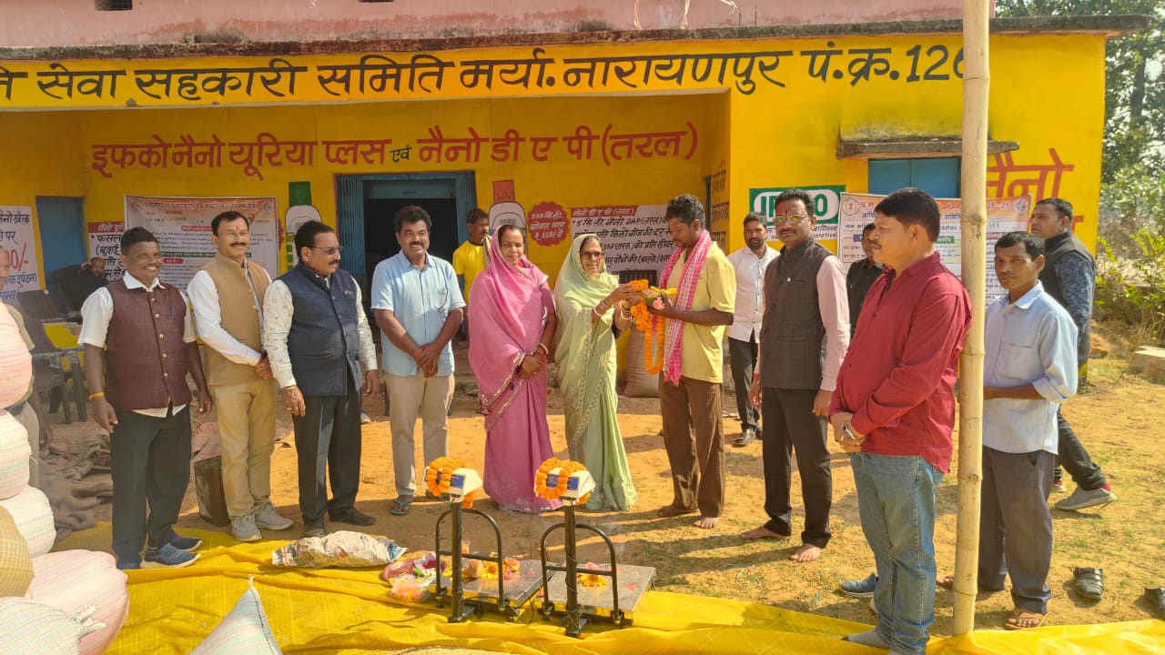 जिला पंचयात सदस्य एवं जनपद उपाध्यक्ष ने पूजा अर्चना कर नारायणपुर में  धान खरीदी का किया शुभारंभ,केन्द्र में मिली बेहतर सुविधाओं से खुश हुए किसान राजकुमार भगत....