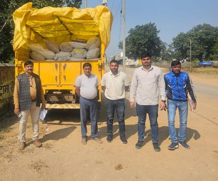 धान कोचिये पर एक्शन : चकरभाठा में अवैध रूप से भंडारित 30 किंवटल धान जब्त