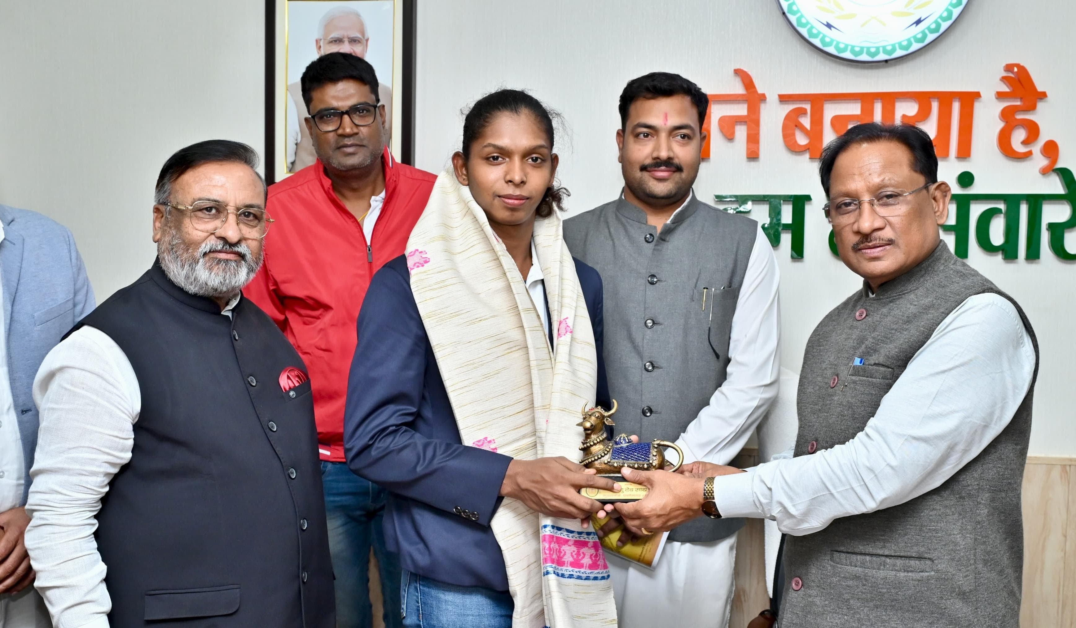 मुख्यमंत्री श्री साय ने महिला कबड्डी विश्व कप की स्टार खिलाड़ी संजू देवी को दी बधाई