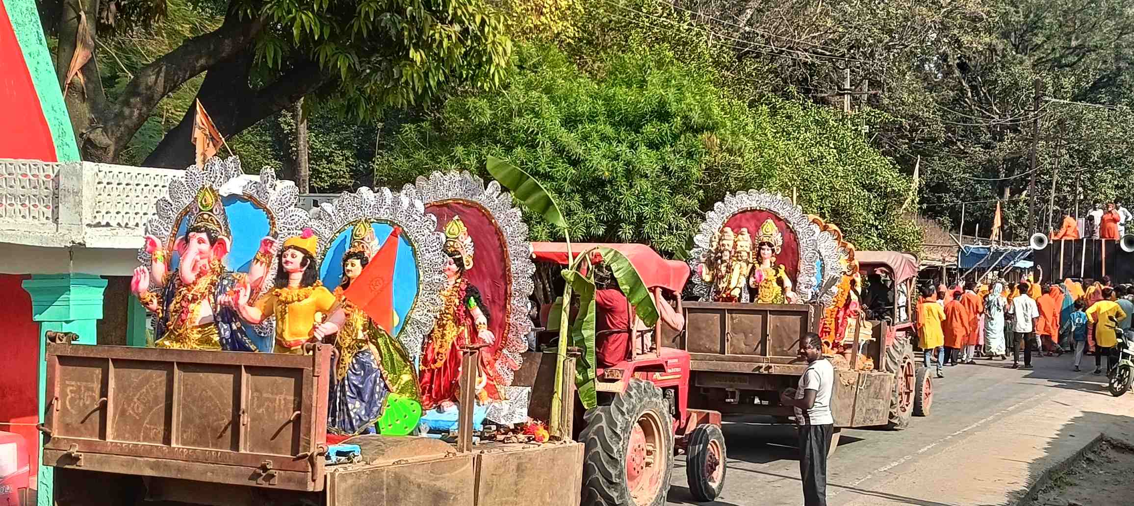 नारायणपुर में चक्र पूजा का समापन : गाजे बाजे के साथ निकला प्रतिमाओं का विसर्जन जुलूस,विसर्जन के जुलूस में थिरके श्रद्धालु