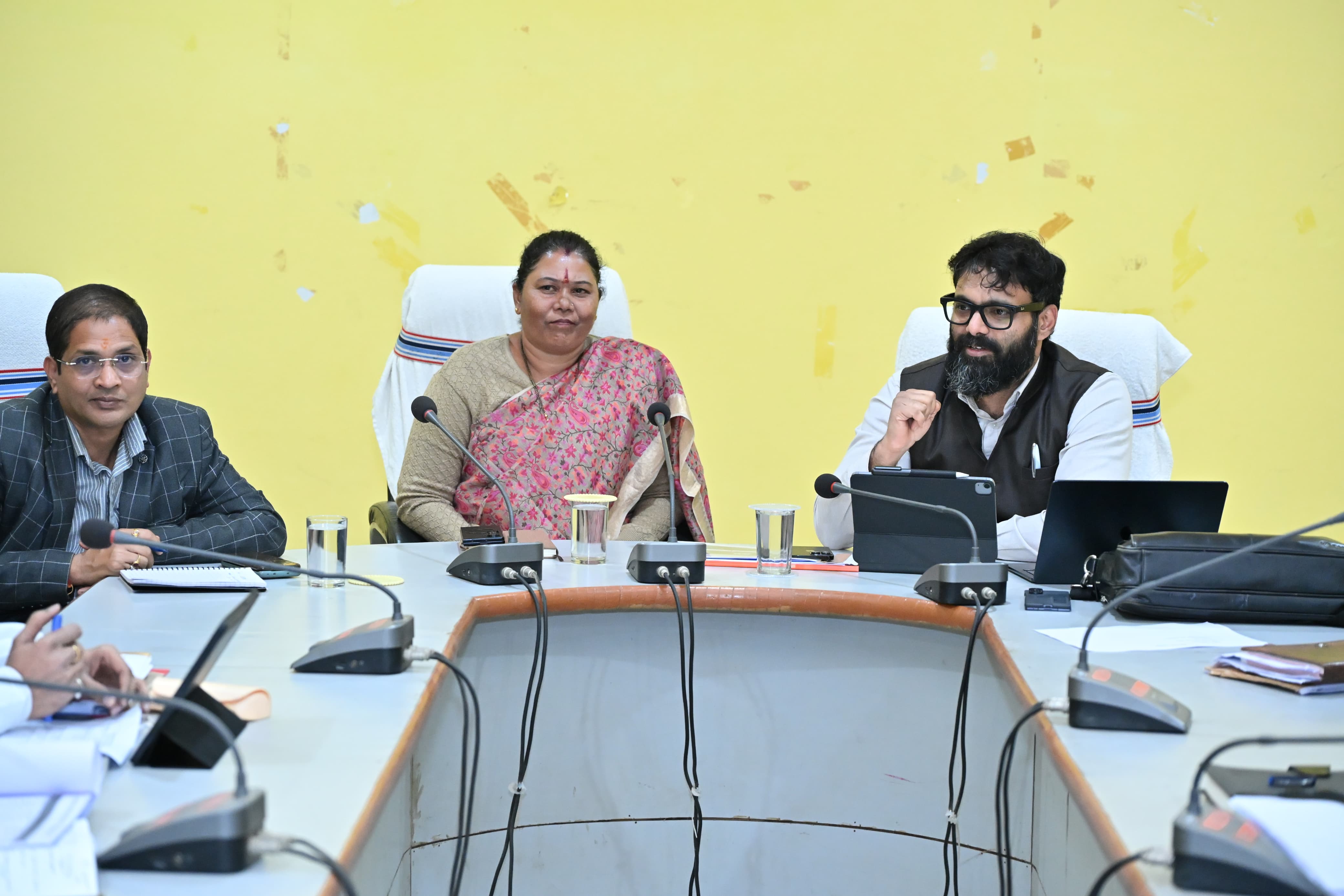 पत्थलगांव में सड़क और अवसंरचना कार्यों की व्यापक समीक्षा, अधिकारियों को दिए सख्त निर्देश