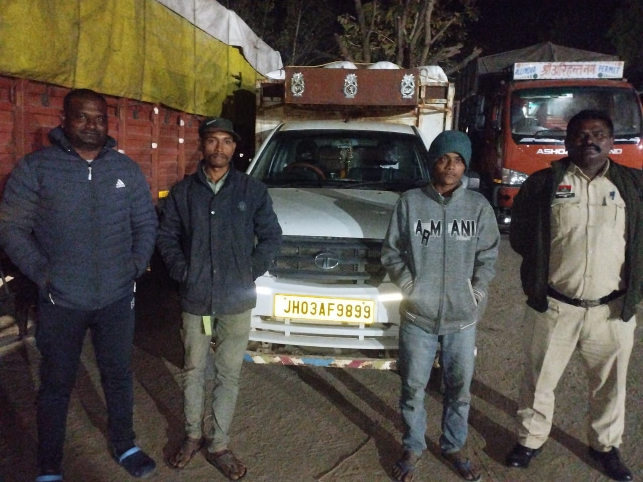 जशपुर पुलिस की सरहदी सतर्कता: झारखंड से अवैध धान लेकर आए पिकअप को धर-दबोचा, 26 क्विंटल धान जब्त