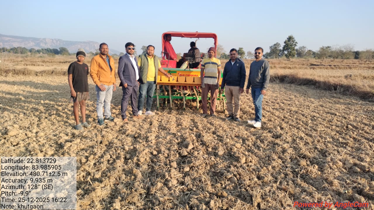 "खुटगांव में वैज्ञानिक पद्धति से गेहूं की कतारबद्ध बुवाई: सीड ड्रिल और पीसीबी कल्चर से किसानों को आधुनिक कृषि तकनीक से किया जा रहा लाभान्वित