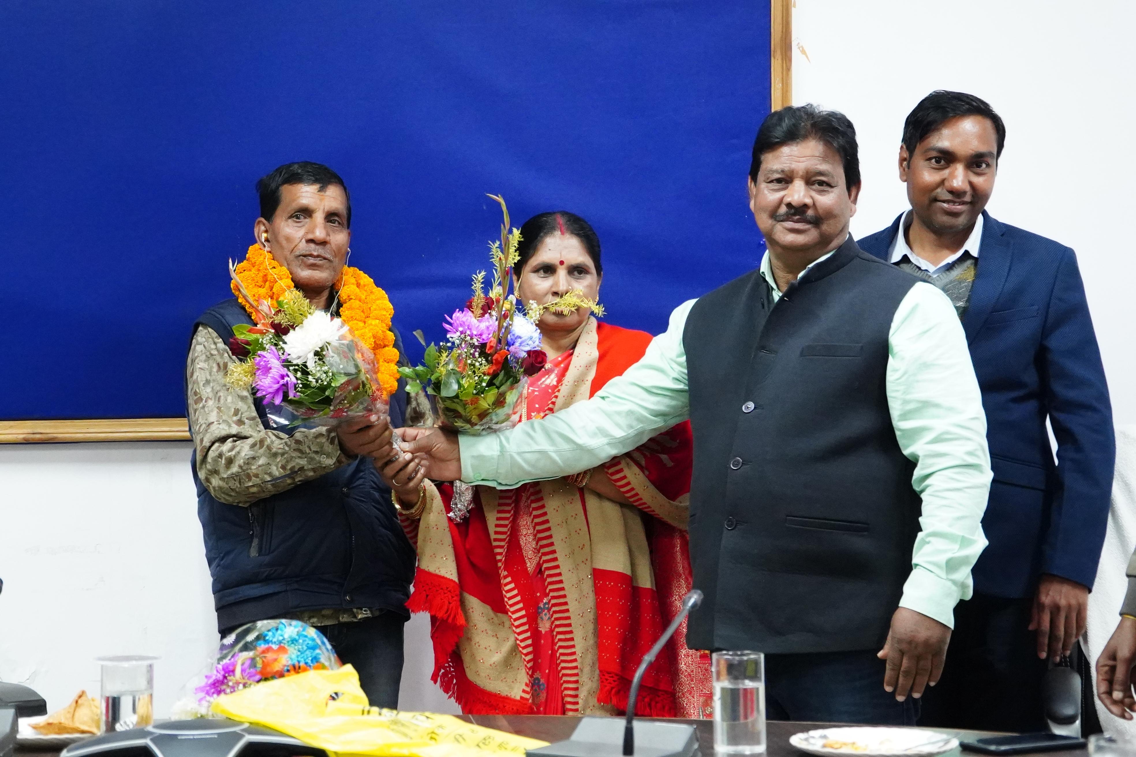 तीनों दशकों से प्रशासनिक सेवा में ईमानदारी, समर्पण और सादगी की मिसाल बने सहायक ग्रेड-2 श्री तीर्थाराम साहू को कलेक्टोरेट कार्यालय जशपुर ने भावपूर्ण सम्मान और अपनापन के साथ विदा करते हुए उनके लंबी सेवा और योगदान को यादगार बनाया