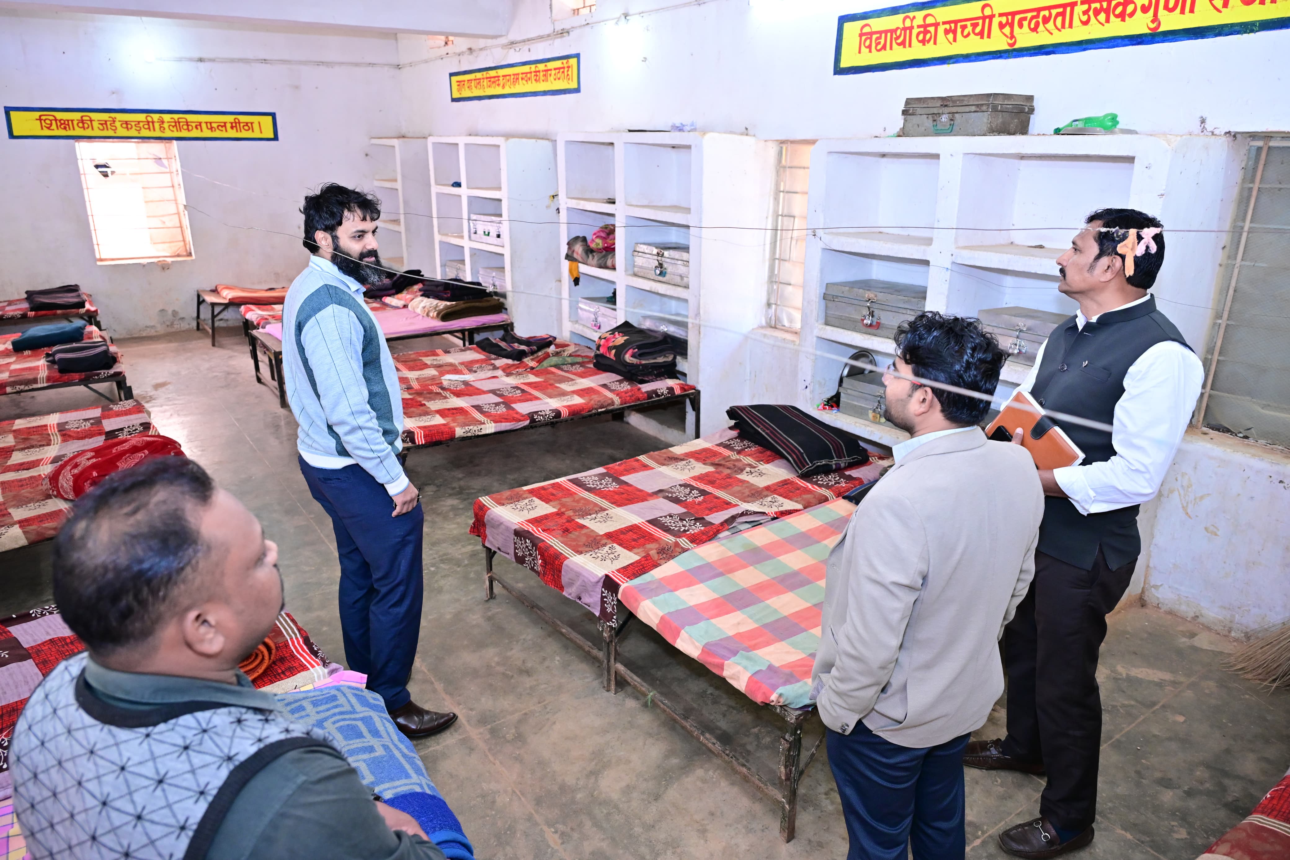 बच्चों की शिक्षा और व्यवस्थाओं में कोई समझौता नहीं: कलेक्टर रोहित व्यास ने बालक आश्रम व प्राथमिक शाला का किया गहन निरीक्षण, जिम्मेदारीपूर्वक कार्य करने के दिए निर्देश