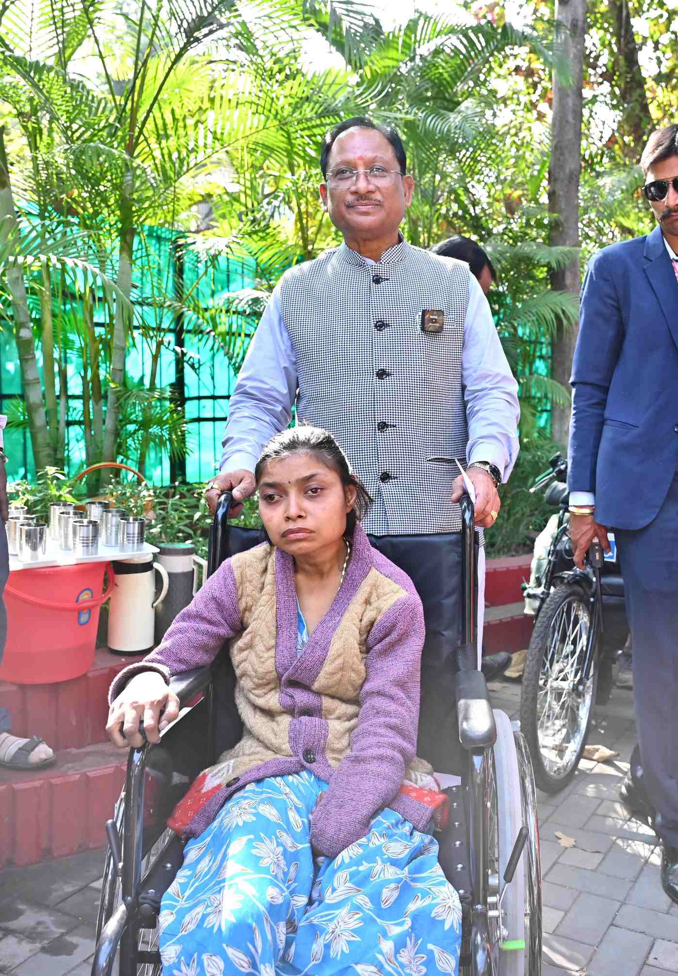 मुख्यमंत्री जनदर्शन में दिव्यांगजनों को मिली राहत,मुख्यमंत्री ने प्रदान किया बैटरी ट्राइसिकल, व्हीलचेयर और श्रवण यंत्र