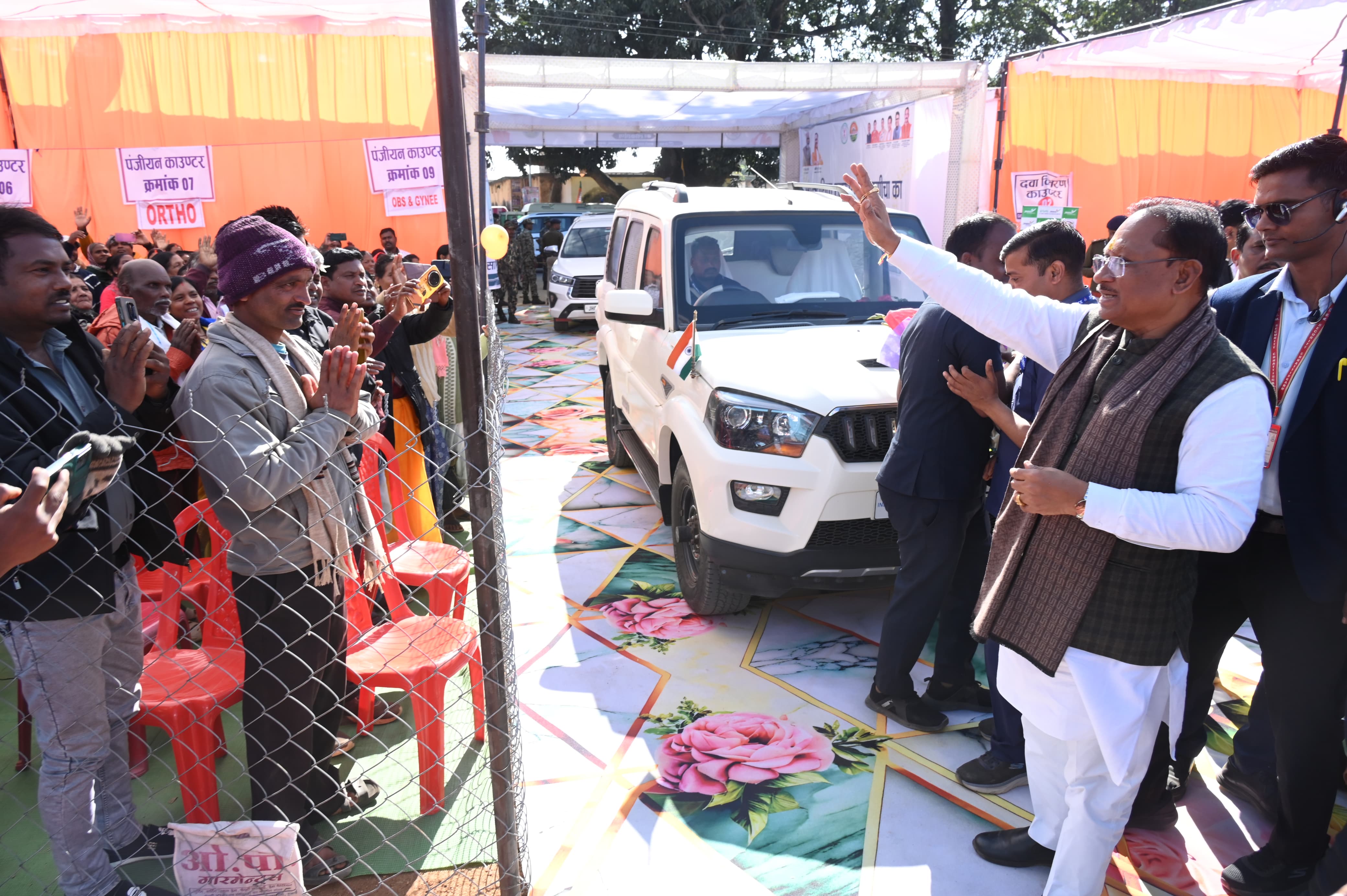 मुख्यमंत्री विष्णुदेव साय ने बगीचा में मेगा हेल्थ कैंप का किया शुभारंभ,बगीचा सहित आसपास क्षेत्र के लोगों ने कराया निशुल्क स्वास्थ्य जांच