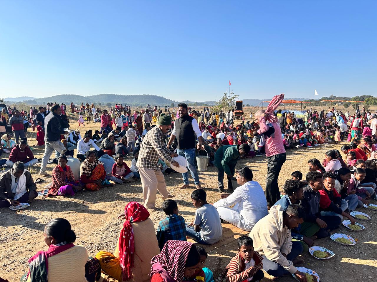 सोगड़ा के ब्रह्मनिष्ठालय में आस्था, भक्ति और सेवा का अद्भुत संगम, अनन्य दिवस पर चड़िया त्रिवेणी संगम तट पर उमड़ा श्रद्धालुओं का जनसैलाब