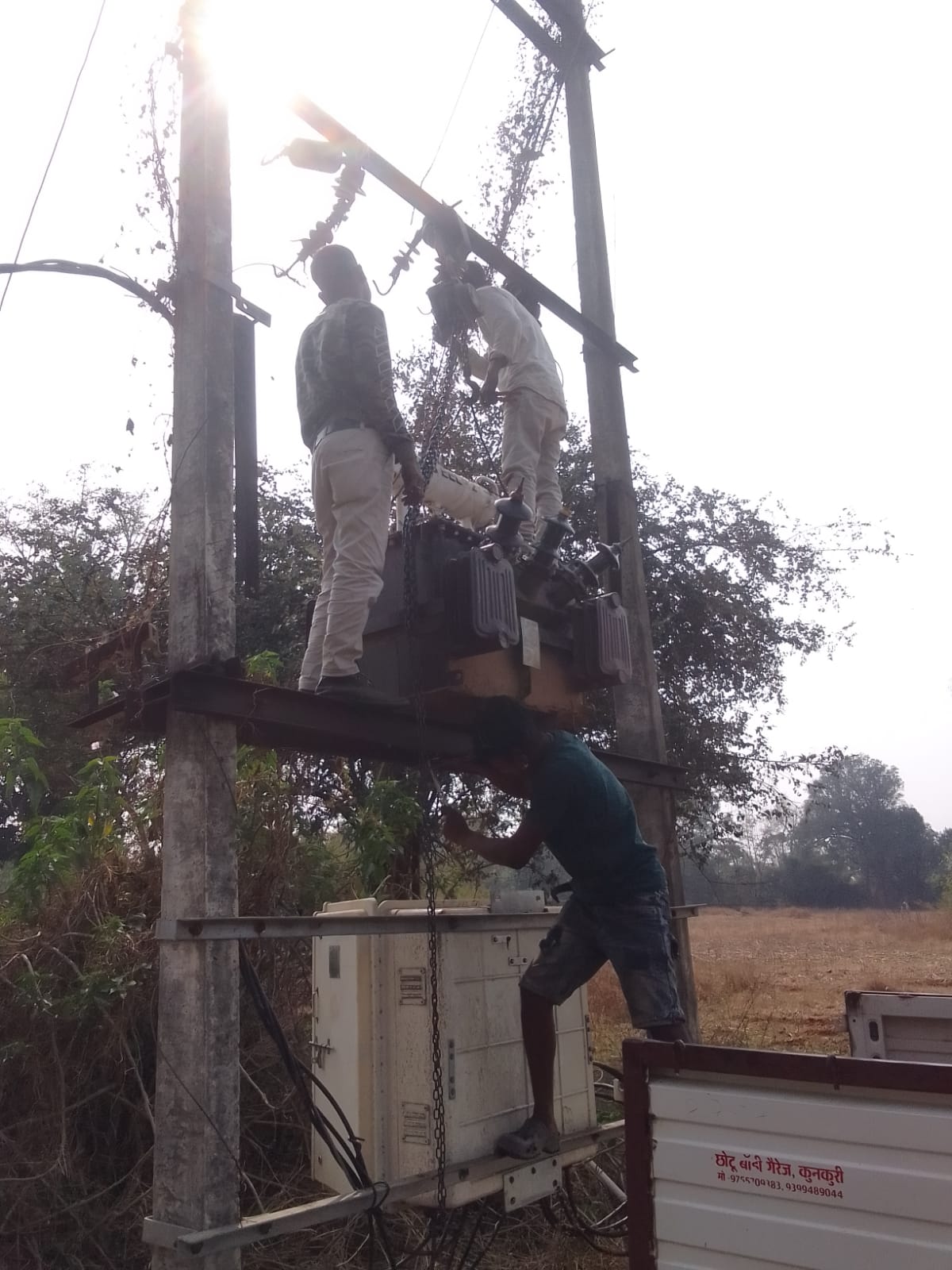 मुख्यमंत्री कैंप कार्यालय की त्वरित और संवेदनशील पहल से ग्राम घटमुण्डा में दूर हुआ बिजली संकट, खराब ट्रांसफार्मर बदलते ही लौटी गांव में रौशनी