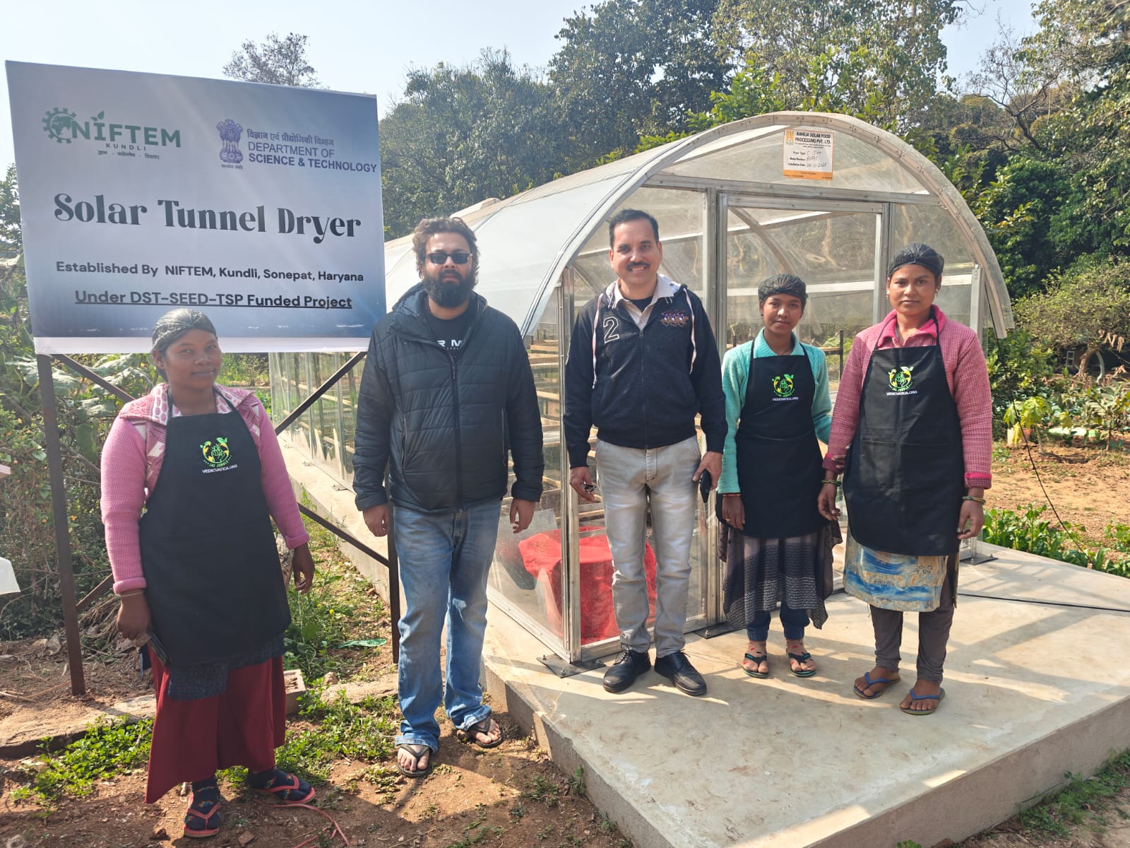 जशपुर में वन उत्पादों के मूल्य संवर्धन की दिशा में बड़ा कदम, सोलर टनल ड्रायर से महुआ और वनौषधियों को मिला वैज्ञानिक संरक्षण