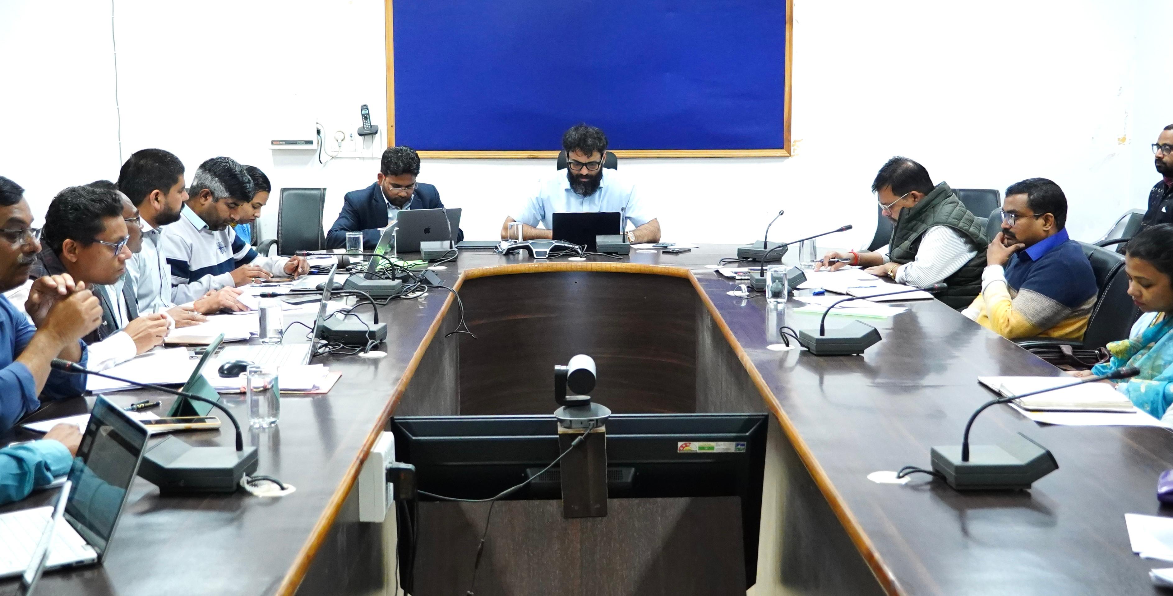 कलेक्टर रोहित व्यास ने ग्राम पंचायतों में संचालित विकास योजनाओं की समीक्षा की, शिविरों में सभी पात्र हितग्राहियों को योजनाओं से जोड़ने विशेष कार्ययोजना बनने के दिए निर्देश