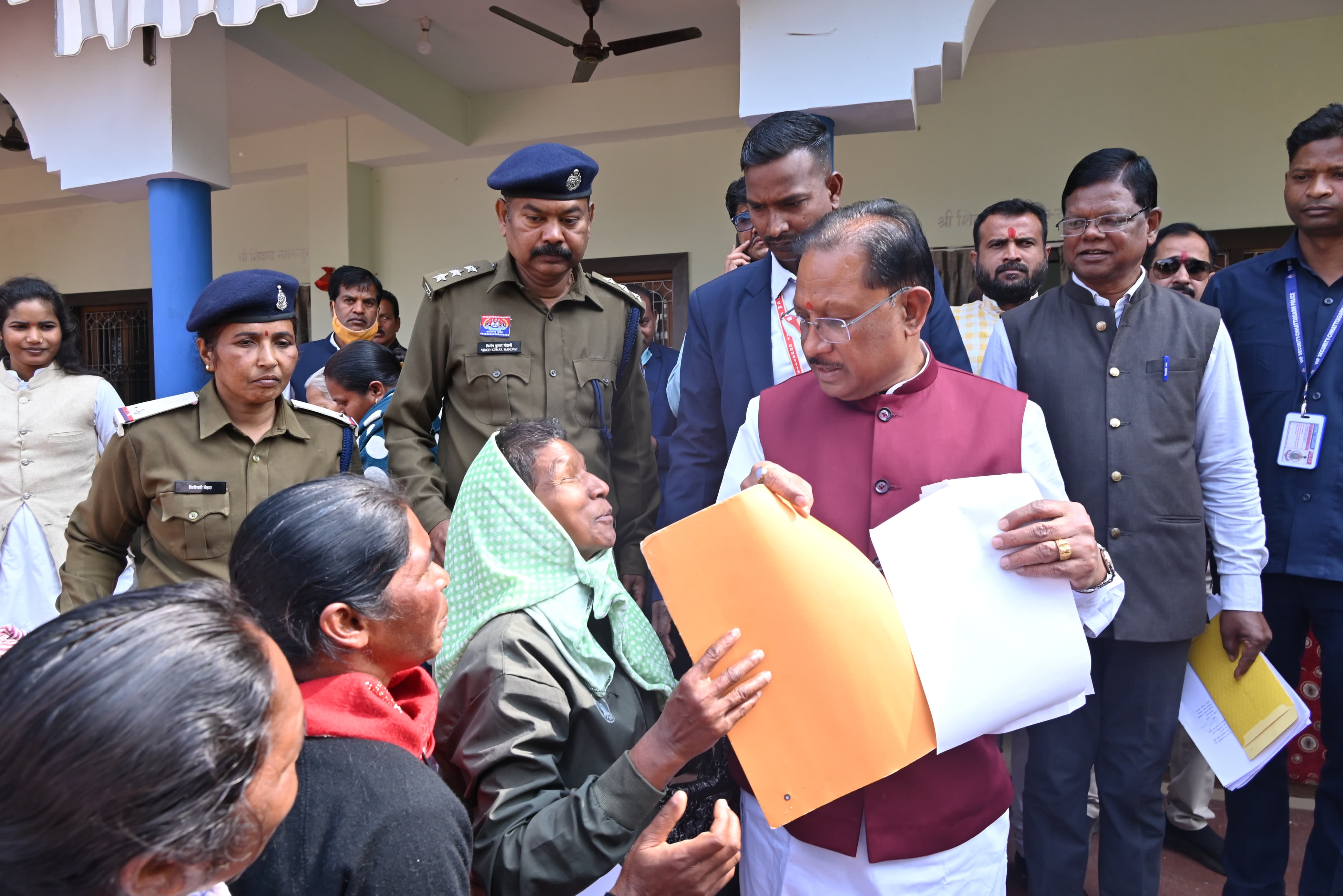 बगिया में जनता की आवाज़ बनी जनदर्शन की गूंज, मुख्यमंत्री विष्णु देव साय ने एक-एक फरियाद सुन अफसरों को दिए मौके पर सख्त निर्देश