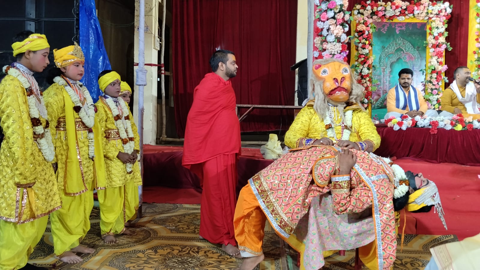 जहाँ भक्ति, वहाँ भगवान-श्रीमद भागवत कथा के तीसरे दिन प्रह्लाद की अटूट भक्ति और हिरण्यकश्यप वध की जीवंत प्रस्तुति से भाव-विभोर हुए श्रद्धालु, नरसिंह अवतार की झांकी बनी आकर्षण का केंद्र