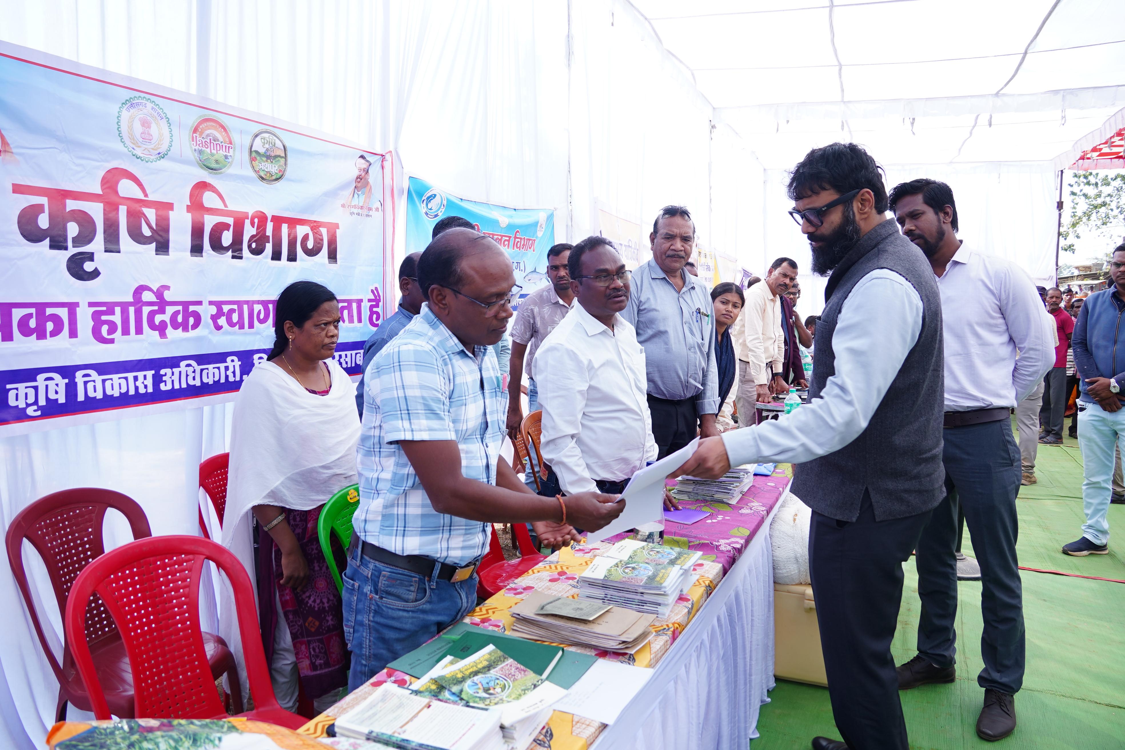ग्राम पंचायत स्तर पर ही होगा अब अविवादित फौती नामांतरण और खाता बंटवारा का निराकरण, तहसील के चक्कर से मिलेगी मुक्ति &mdash; कलेक्टर रोहित व्यास ने सुशासन शिविर में दी बड़ी घोषणा