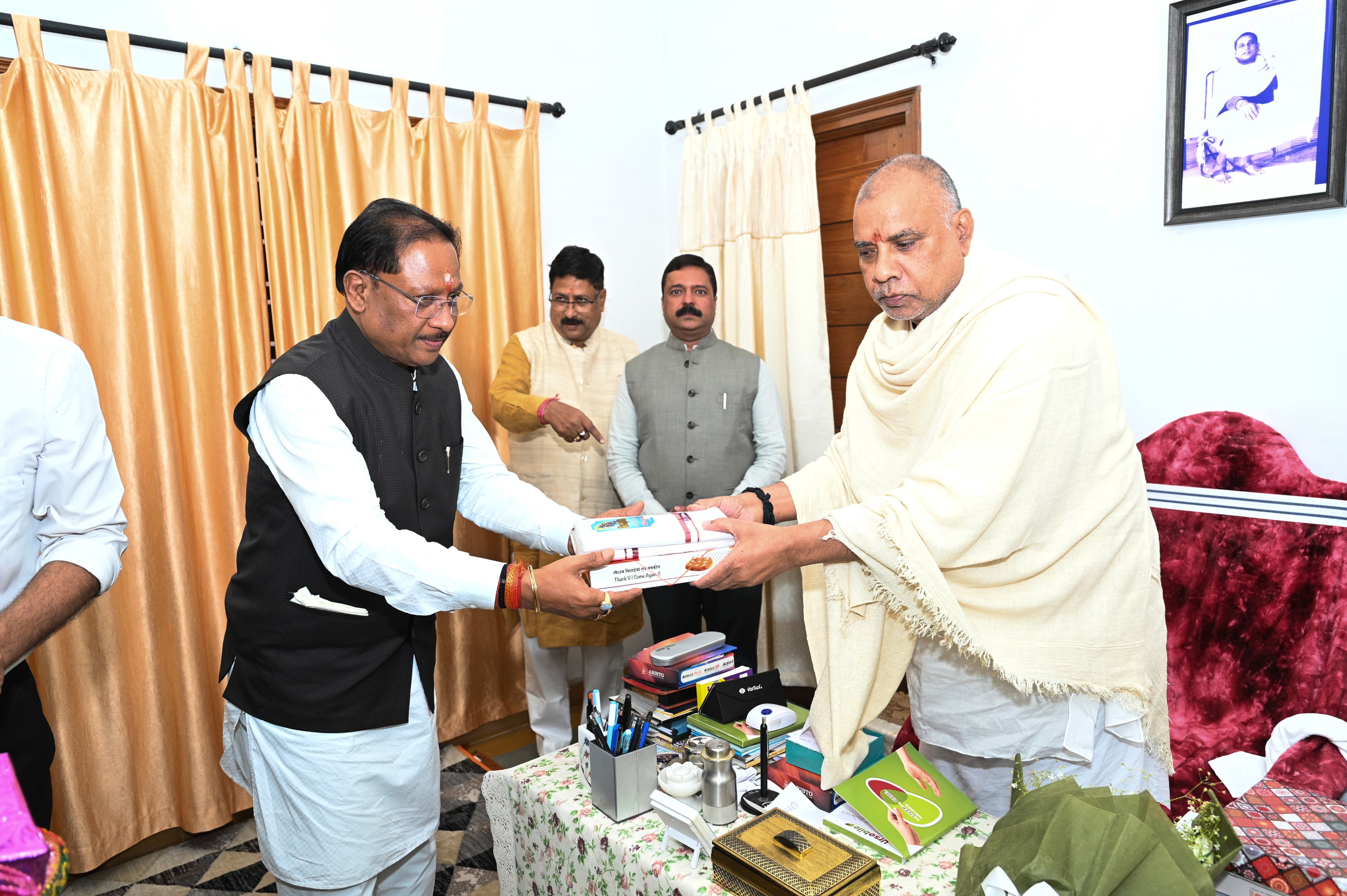 अघोर गुरु पीठ बनोरा पहुंचे मुख्यमंत्री श्री साय, गुरु दर्शन कर लिया आशीर्वाद - आध्यात्मिक मूल्यों एवं संस्कारों की पाठशाला है अघोर गुरु पीठ ब्रह्मनिष्ठालय बनोरा