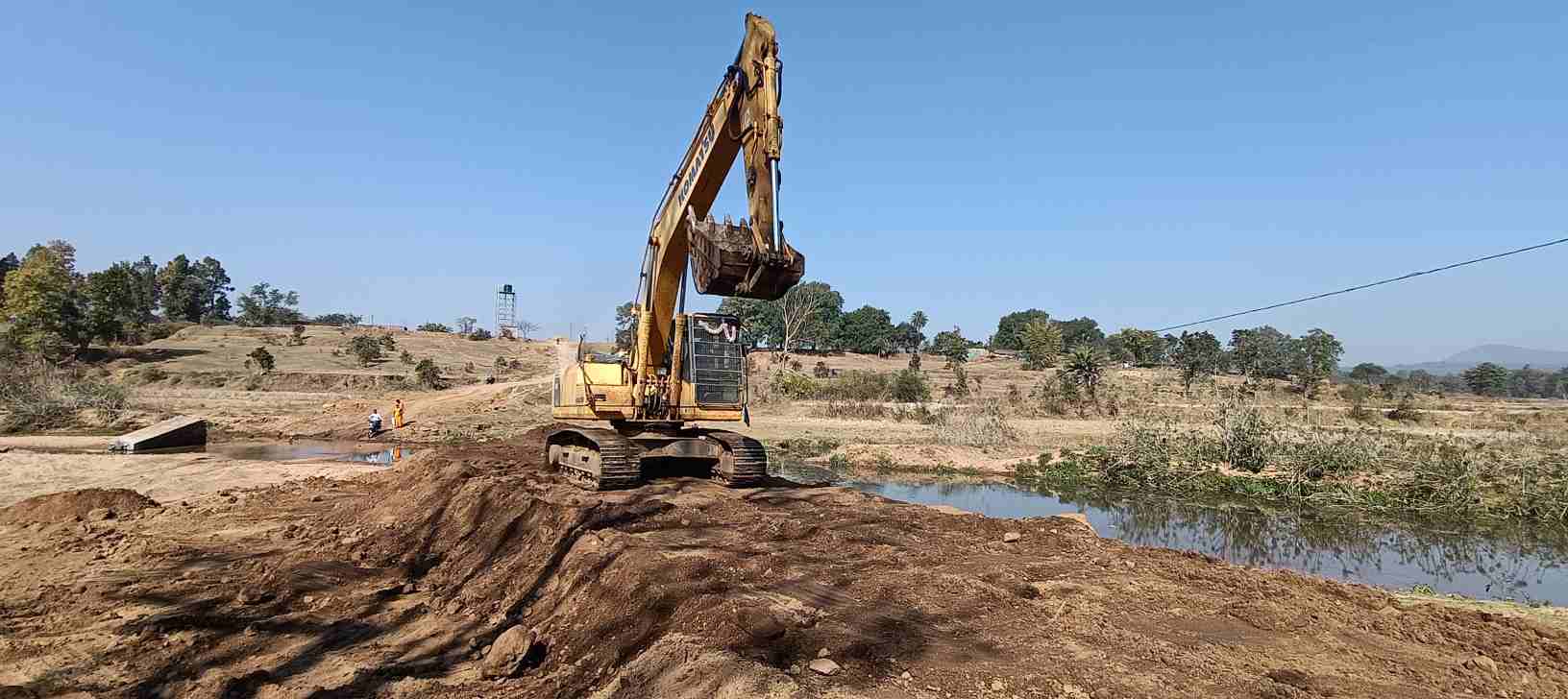 मुख्यमंत्री विष्णु देव साय की पहल से नारायणपुर में विकास की पकड़ी रप्तार &mdash; नगरवन शिव मंदिर (महादेव गुड़ी) मार्ग पर कपरी नाला में 2 करोड़ 98 लाख की लागत से स्टॉपडेम सह पुलिया निर्माण कार्य प्रारंभ, वर्षों पुरानी मांग हुई पूरी, ग्रामीणों में खुशी की लहर