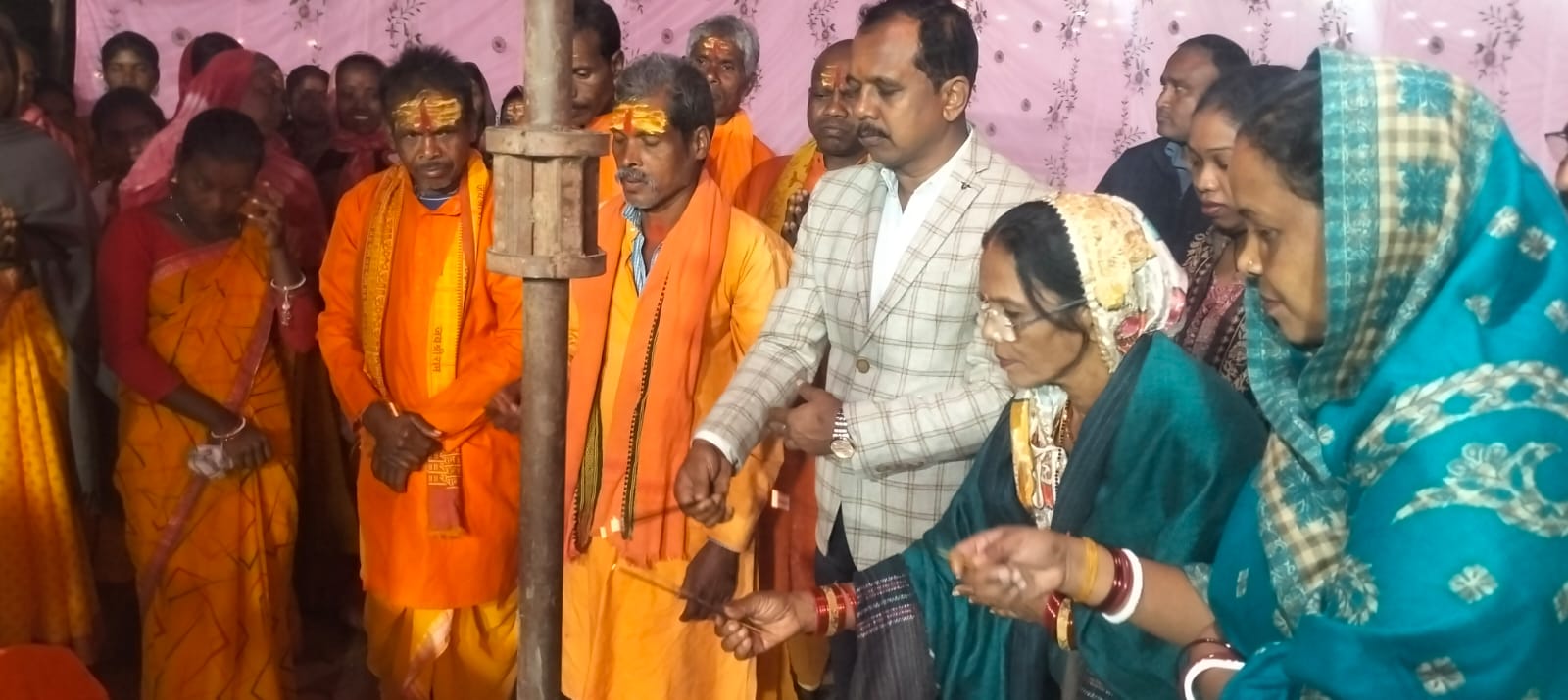 महाशिवरात्रि पर श्री कालेश्वर महादेव मंदिर तामासिंगा में सांस्कृतिक कार्यक्रम का भव्य आयोजन,जिला पंचायत अध्यक्ष सालिक साय हुए शामिल...