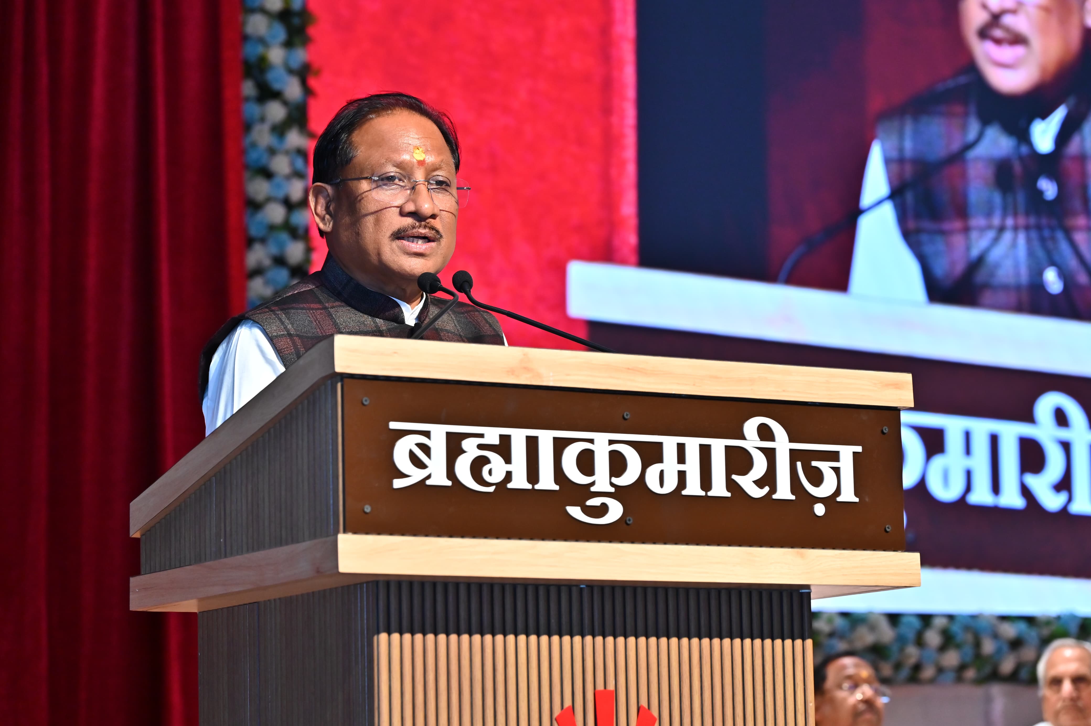 विधानसभा के सदस्यों के लिए ब्रह्मा भोजन का आयोजन सुंदर और प्रेरणादायी परंपरा : मुख्यमंत्री श्री साय - मुख्यमंत्री शांति सरोवर में आयोजित स्नेह मिलन एवं ब्रह्मा भोजन कार्यक्रम में हुए शामिल