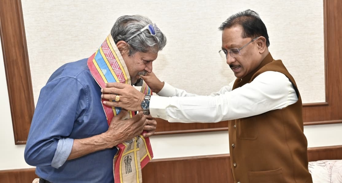 नया रायपुर में खेल विकास पर ऐतिहासिक मंथन &mdash; पूर्व विश्व विजेता कप्तान कपिल देव ने मुख्यमंत्री से की विशेष मुलाकात, युवाओं को वैश्विक मंच दिलाने पर बनी रणनीति