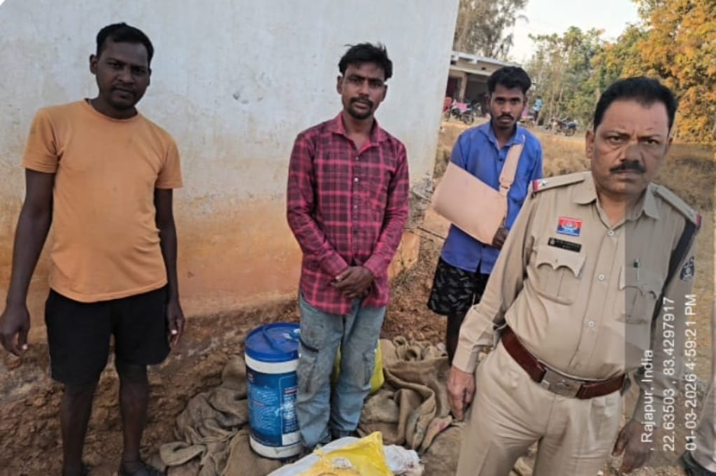 होली से पहले जशपुर पुलिस का महाअभियान: अवैध शराब कारोबारियों पर ताबड़तोड़ छापेमारी, 23 से अधिक प्रकरण दर्ज, 100 लीटर से ज्यादा शराब जब्त