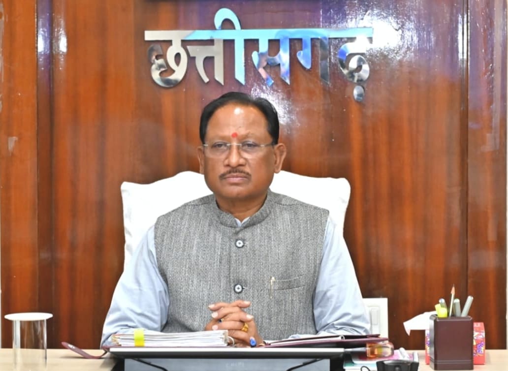 फरसाबहार विकासखंड में विकास की नई रफ्तार &ndash; टिकलीपरा से फोकटपारा तक बनी लगभग 1 किलोमीटर पक्की सड़क, कच्चे और फिसलन भरे रास्ते से मिली मुक्ति, ग्रामीणों ने मुख्यमंत्री के प्रति जताया आभार&rdquo;