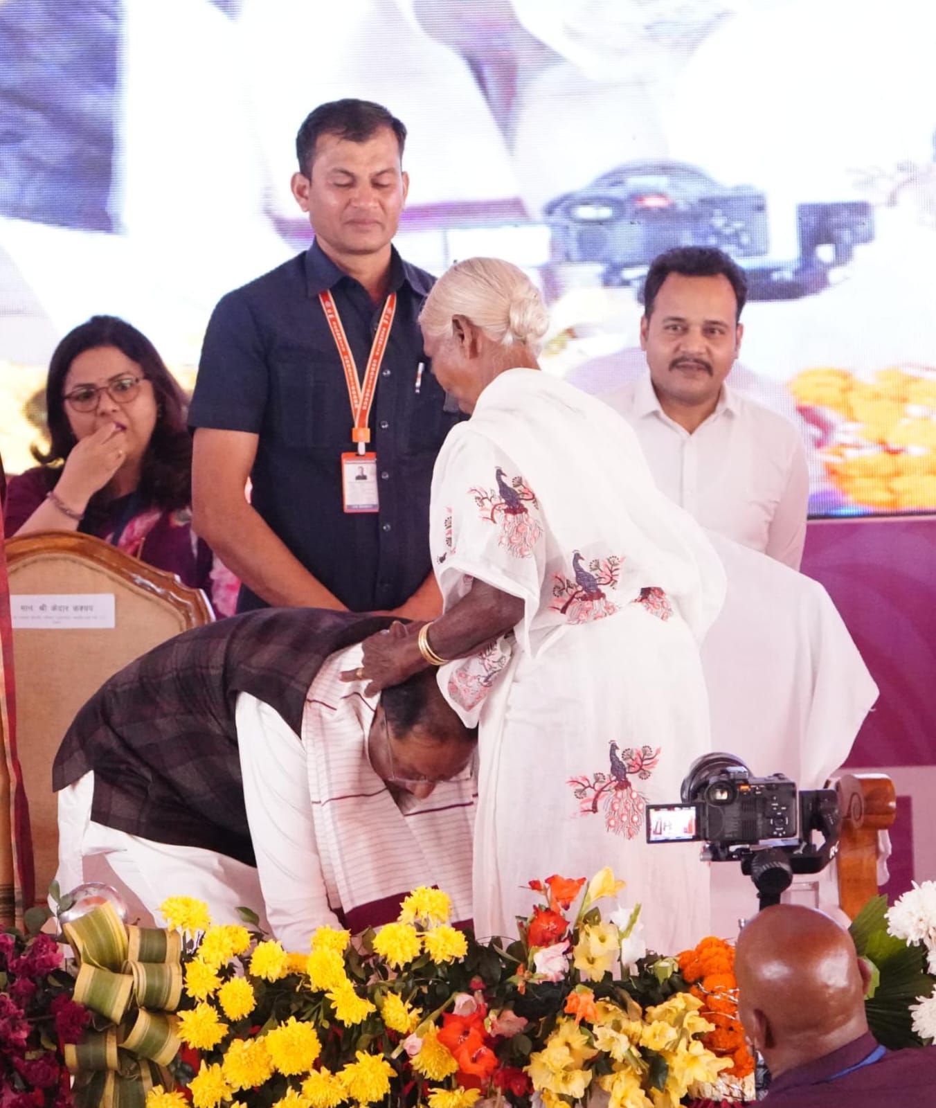 महतारी वंदन योजना से मातृशक्ति को मिला आर्थिक संबल : मुख्यमंत्री श्री विष्णु देव साय,बस्तर की धरती से मातृशक्ति को बड़ा संबल : महतारी वंदन योजना की 25वीं किश्त जारी