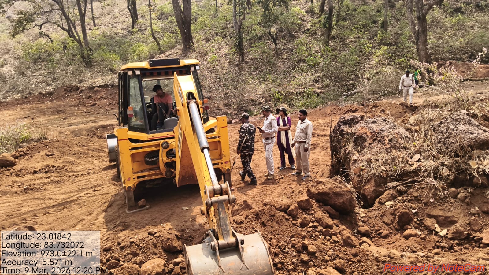 वनभूमि को खेत में बदलने की साजिश नाकाम: सूचना मिलते ही बगीचा वन अमला पहुंचा मौके पर, खुदाई करती जेसीबी जप्त कर दर्ज किया अपराध