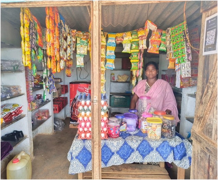 गरीबी से समृद्धि तक की कहानी: बिहान योजना ने बदली शांति दुग्गा की तकदीर, किराना दुकान से शुरू कर ट्रैक्टर मालिक बनकर सालाना 5 लाख तक पहुंची आय