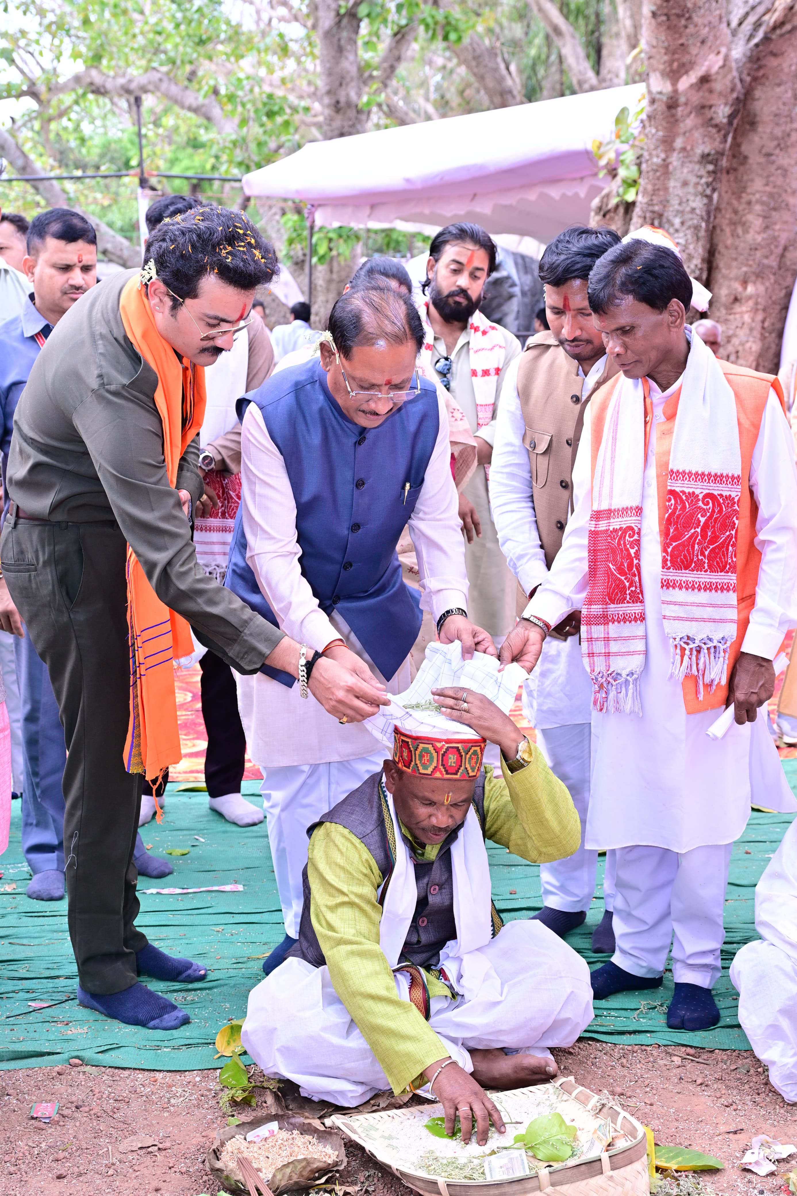 सरहुल उत्सव जनजाति संस्कृति की विशिष्ट धरोहर, इन्हें संजो कर रखना हमारा कर्तव्य - मुख्यमंत्री श्री साय,जशपुर के दीपू बगान में सरहुल महोत्सव में उमड़ा जनसैलाब