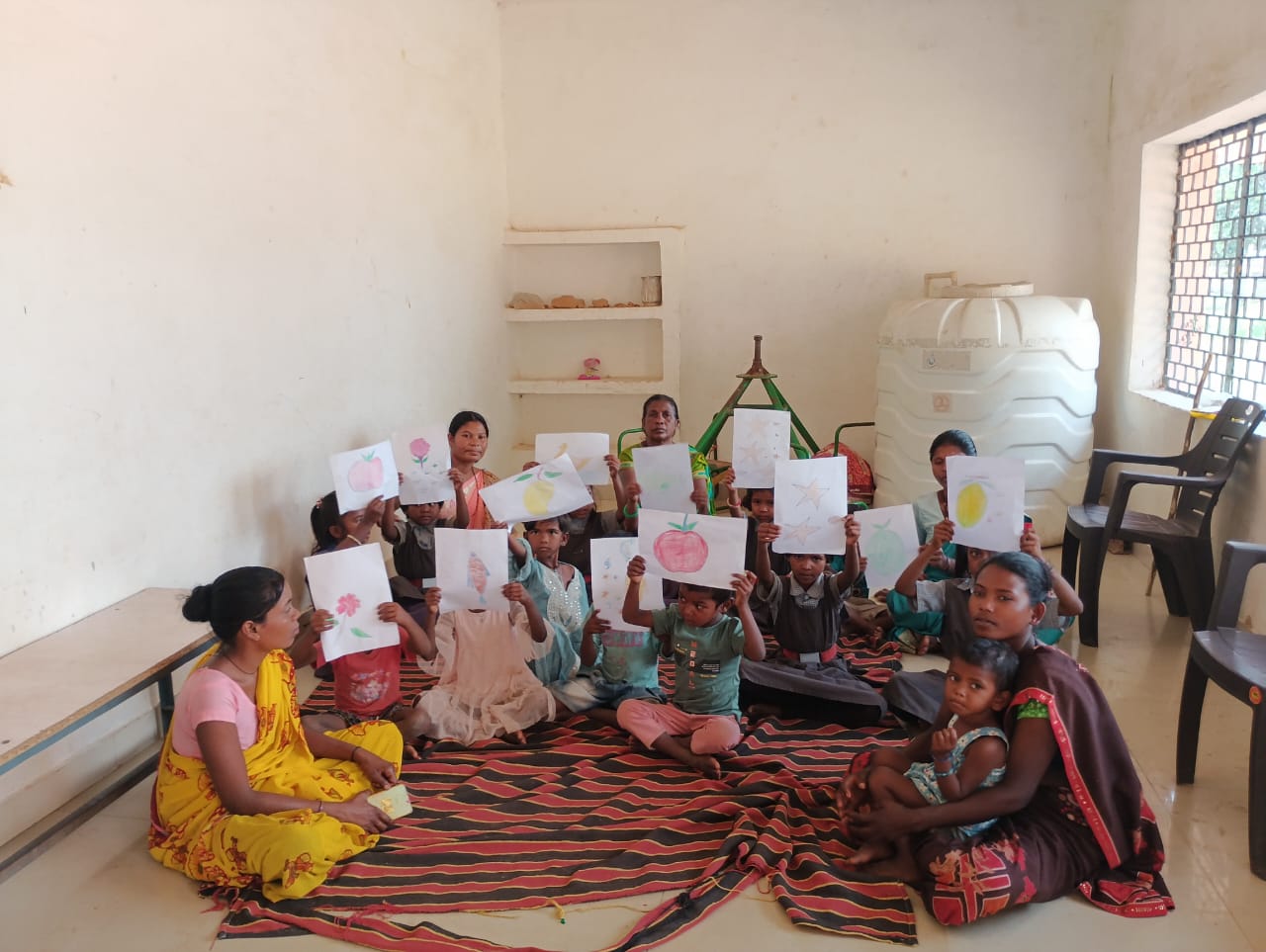 जशपुर में बच्चों के भविष्य की मजबूत नींव: 118 सेक्टर आंगनबाड़ी केंद्रों में &lsquo;बाल मैत्री कार्यक्रम&rsquo; से खेल-खेल में हुआ बौद्धिक विकास, स्कूल से पहले ही बच्चों में बढ़ी सीखने की रुचि