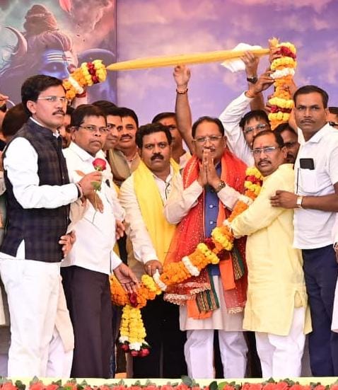 मुख्यमंत्री श्री साय ने जुनवानी नर्मदा धाम में की पंच कुंडीय श्री रुद्र महायज्ञ की परिक्रमा,व्यासपीठ की पूजा-अर्चना कर लिया आशीर्वाद, प्रदेशवासियों की सुख-समृद्धि की कामना