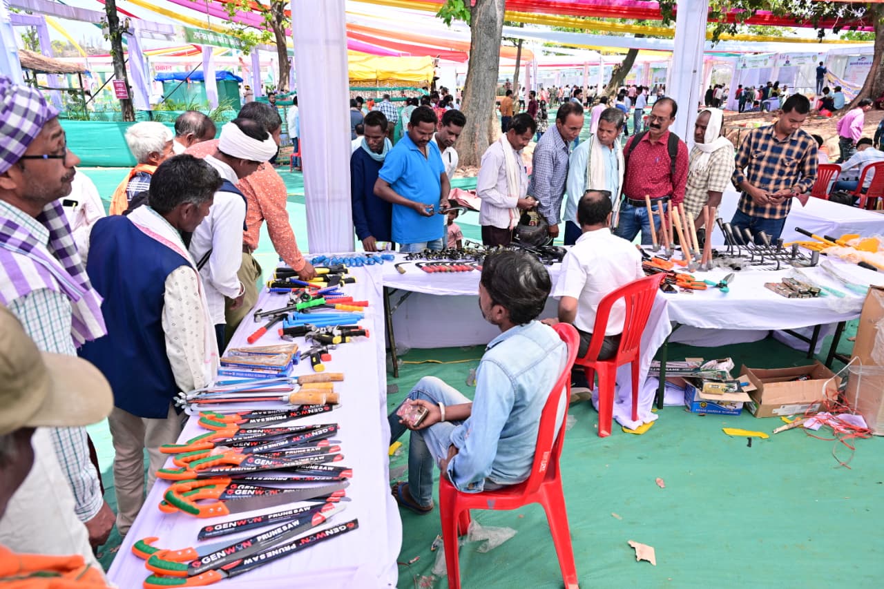 कुनकुरी में आयोजित कृषि क्रांति एक्सपो बना किसानों की तरक्की का महाकुंभ, 17 कंपनियों की भागीदारी से जशपुर के मिलेट, औषधीय और उद्यानिकी उत्पादों को मिला राष्ट्रीय-अंतरराष्ट्रीय बाजार का बड़ा मंच