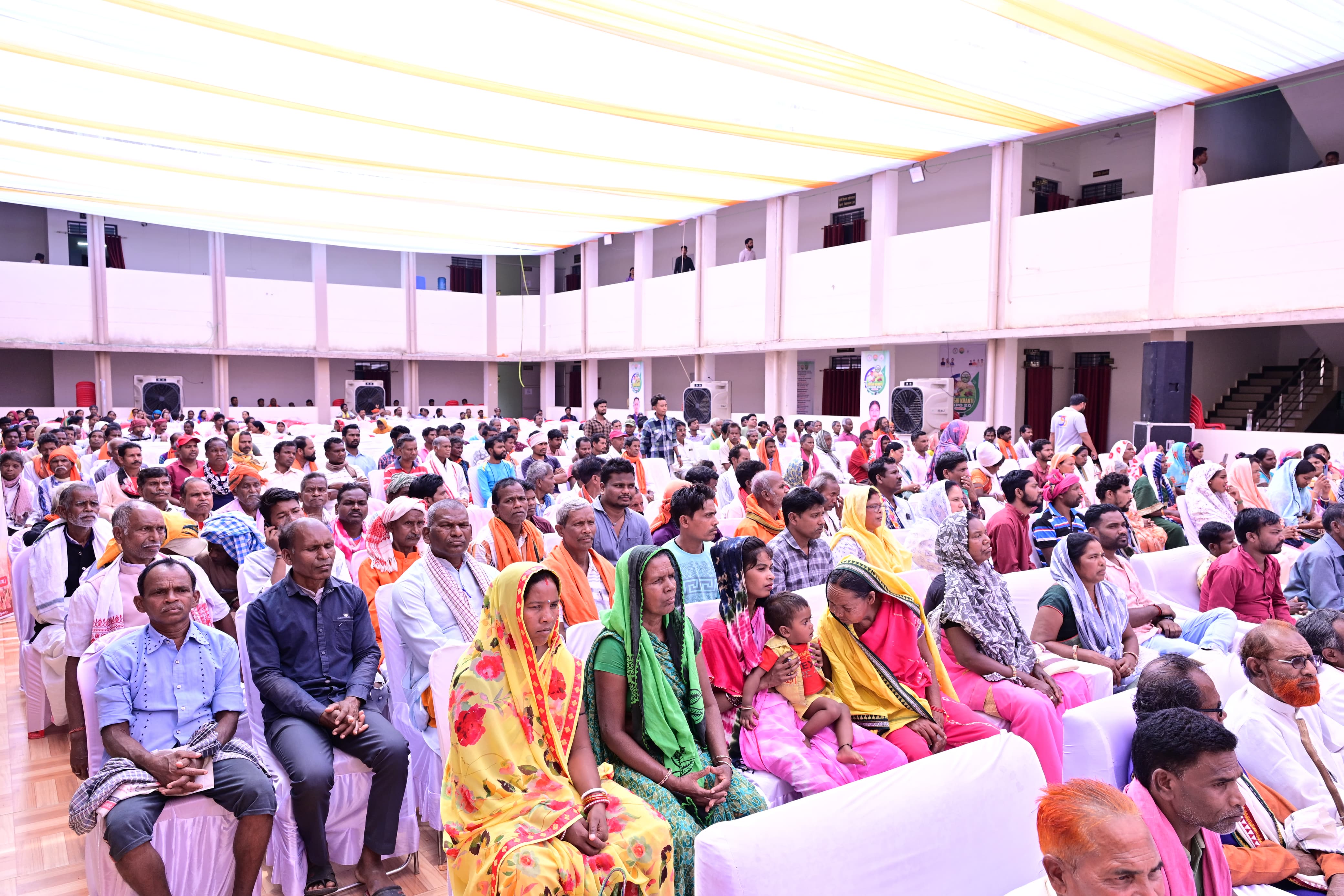 दीनदयाल उपाध्याय भूमिहीन कृषि मजदूर न्याय योजना :&nbsp;मुख्यमंत्री श्री साय ने भूमिहीन मजदूरों के खातों में अंतरित की 495 करोड़ रुपए से अधिक राशि,जशपुर के 7 हजार से अधिक हितग्राहियों सहित प्रदेश के लाखों हितग्राही लाभांवित