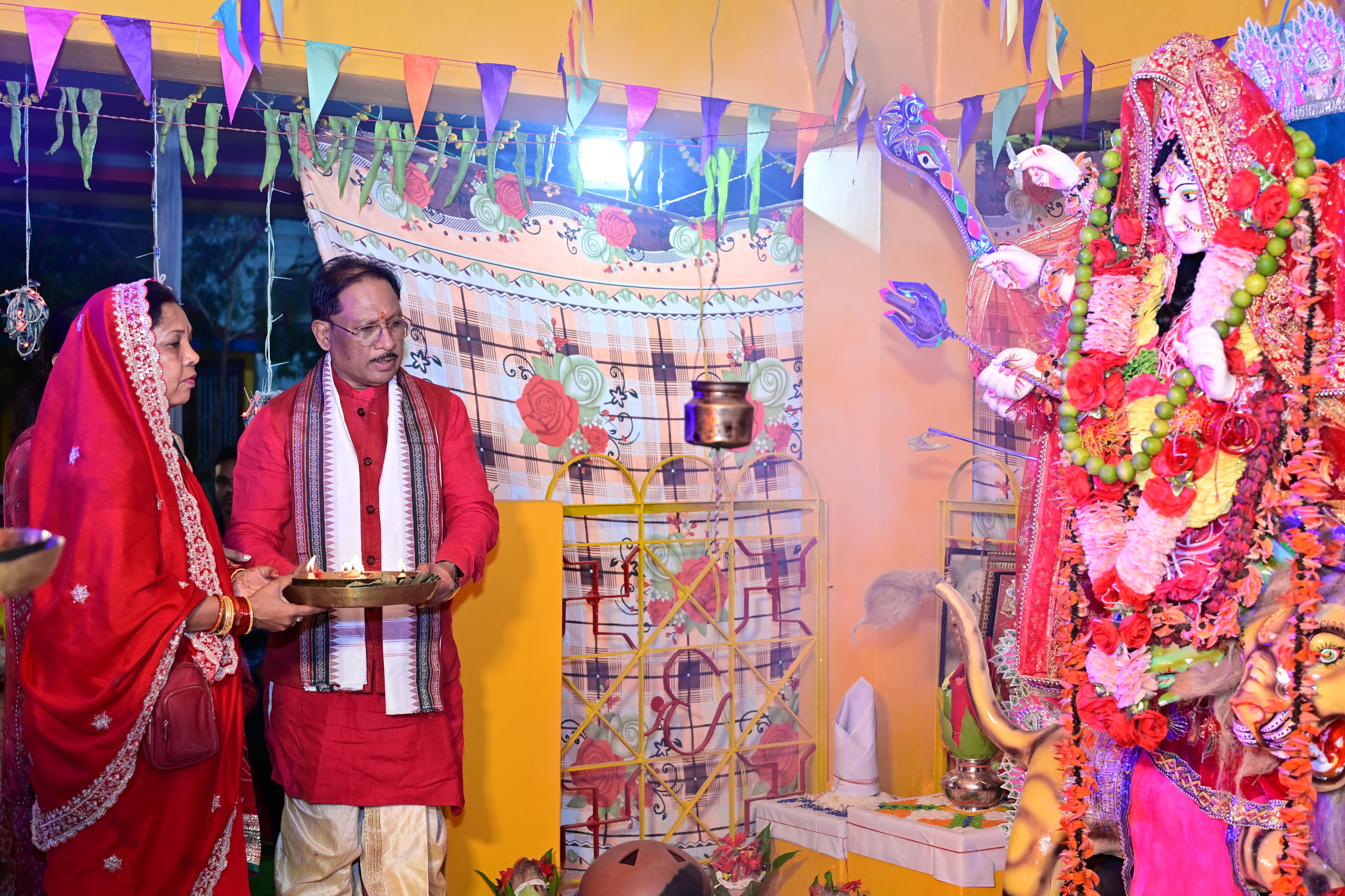 चैत्र नवरात्र के पावन अवसर पर मां दुर्गा की आराधना में लीन मुख्यमंत्री साय&mdash;परिवार सहित अष्टमी- नवमी पर विशेष पूजन, प्रदेश की शांति, समृद्धि और खुशहाली के लिए की मंगलकामना