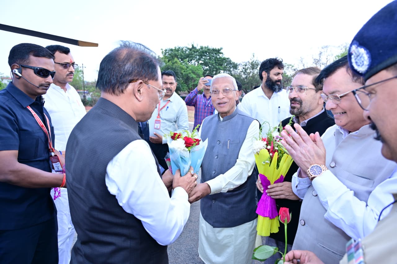 मुख्यमंत्री श्री विष्णु देव साय का जशपुर पुलिस लाइन हेलिपैड में हुआ आत्मीय स्वागत&nbsp;