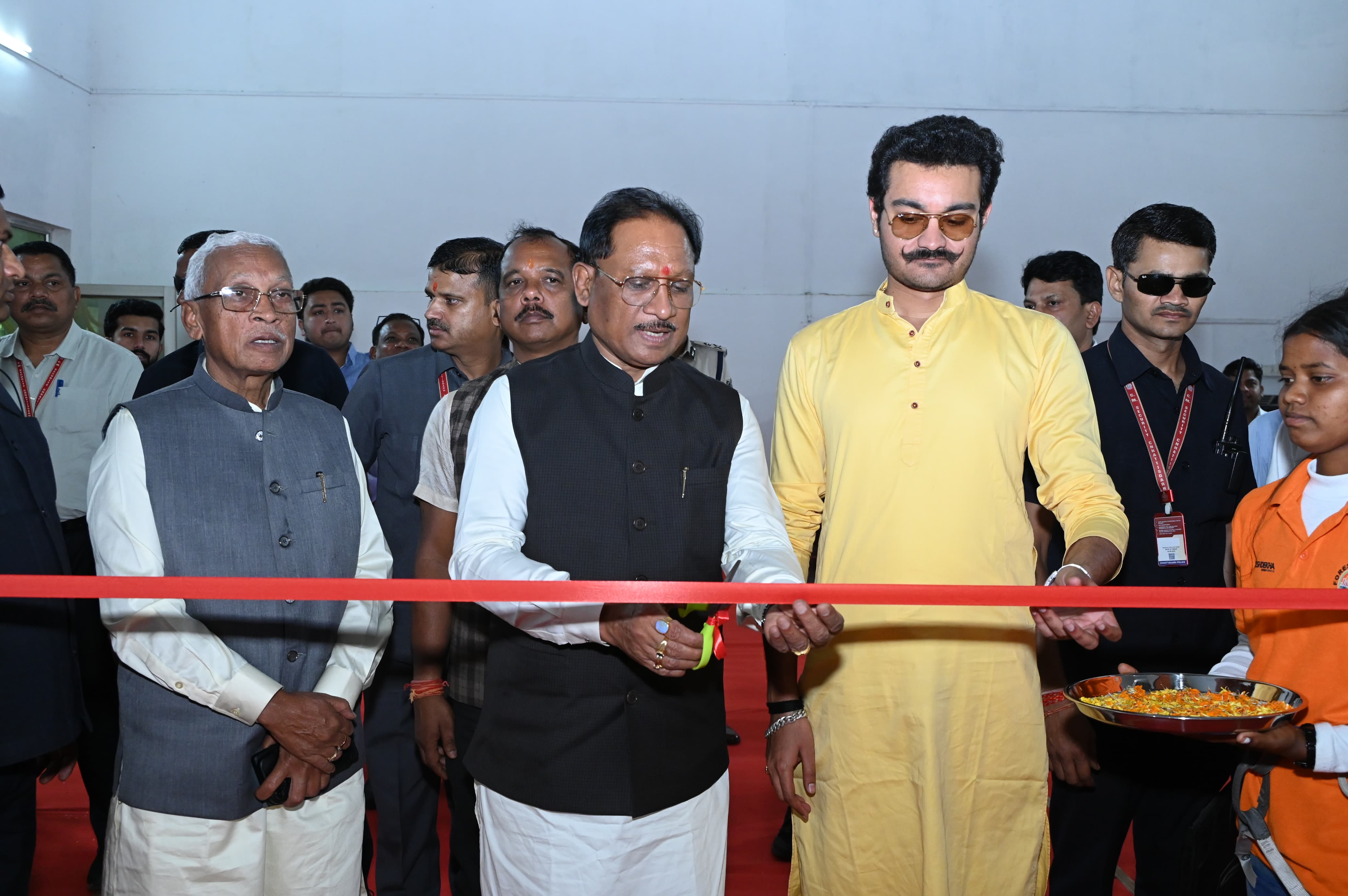 मुख्यमंत्री विष्णु देव साय ने 27 लाख की लागत से स्पोर्ट्स क्लाइंबिंग वॉल इंडोर स्टेडियम का किया भव्य शुभारंभ, युवाओं को मिलेगा अंतरराष्ट्रीय स्तर का प्रशिक्षण