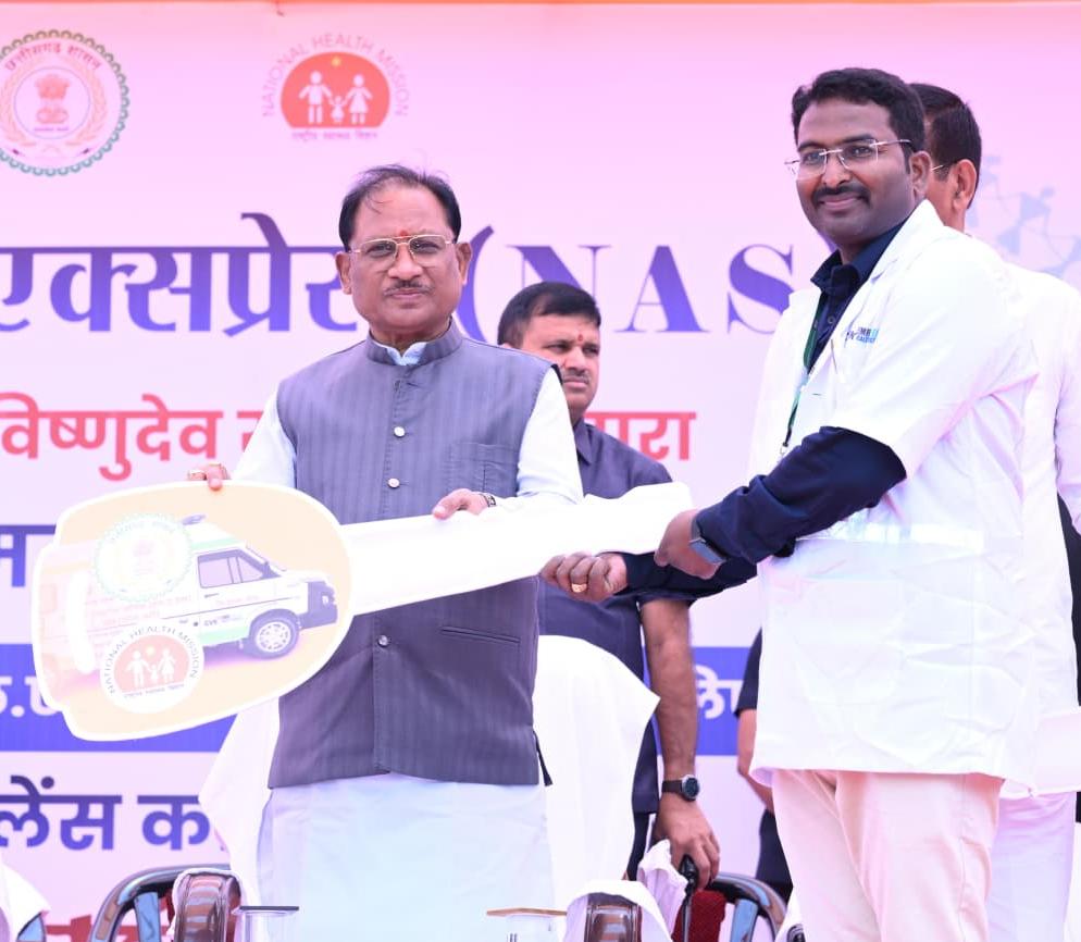 &ldquo;प्रदेश की लाइफलाइन को मिला मेगा बूस्ट: CM विष्णुदेव साय ने 370 हाईटेक एम्बुलेंस को दिखाई हरी झंडी, अब 15-30 मिनट में पहुंचेगी जीवनरक्षक 108 सेवा