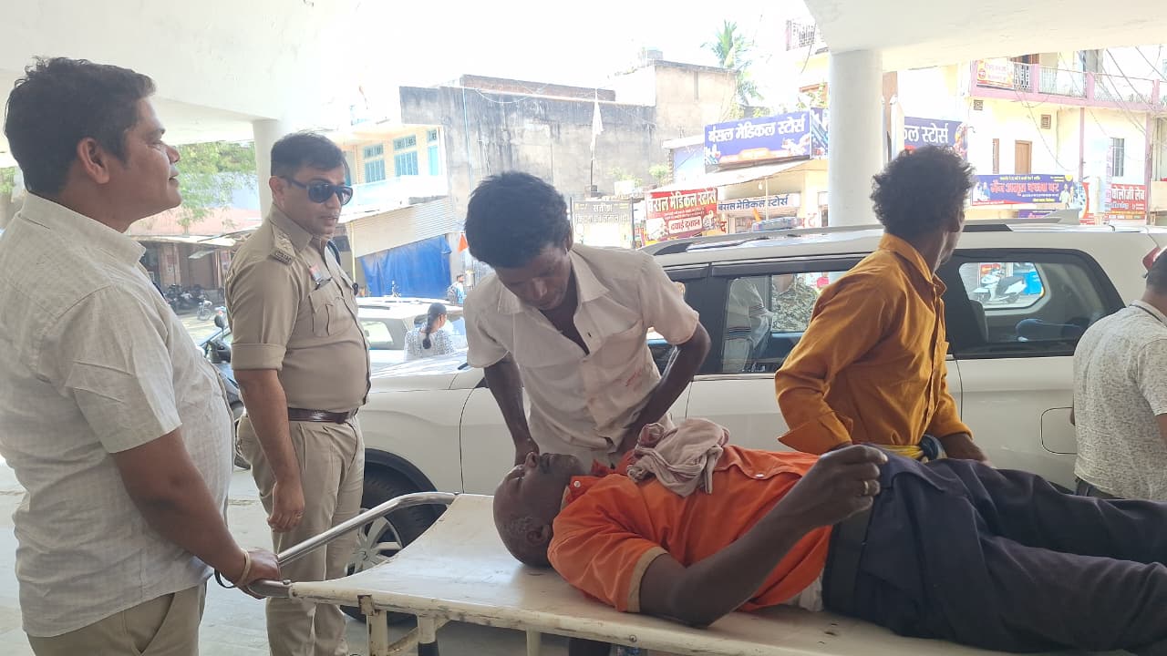 खून से लथपथ सड़क पर जिंदगी और मौत से जूझते रहे दो युवक..&hellip; तभी देवदूत बनकर पहुंचे पत्थलगांव एसडीओपी ध्रुवेश जायसवाल; अपनी गाड़ी में डालकर पहुंचाया अस्पताल, इंसानियत और कर्तव्यनिष्ठा की बनी मिसाल