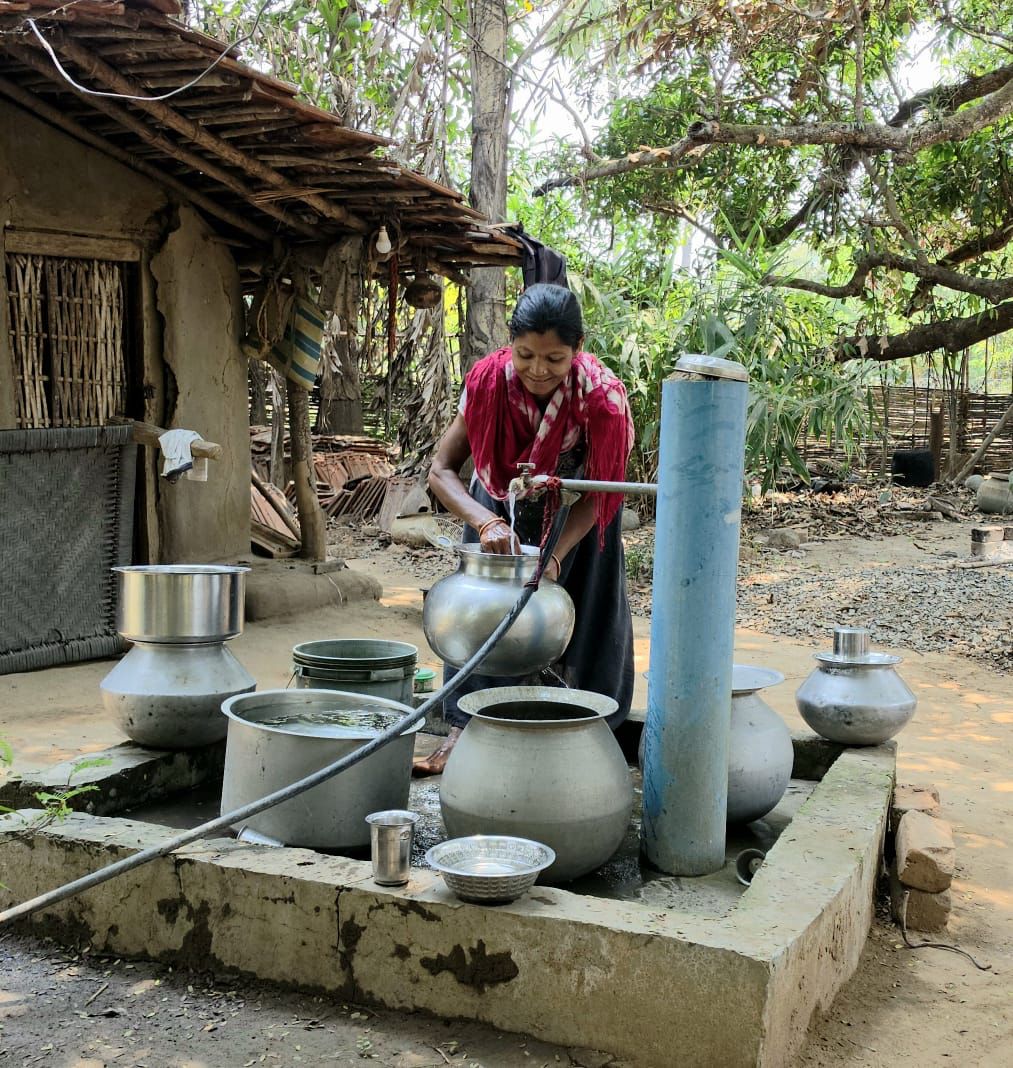 डर, प्यास और नक्सल साये से निकलकर विकास की रोशनी में लखापाल &mdash; जहां कभी बूंद-बूंद पानी को तरसते थे ग्रामीण, आज हर घर में बह रहा अमृत, मुख्यमंत्री विष्णुदेव साय के नेतृत्व में 72 लाख की योजना ने बदल दी 117 परिवारों की तकदीर